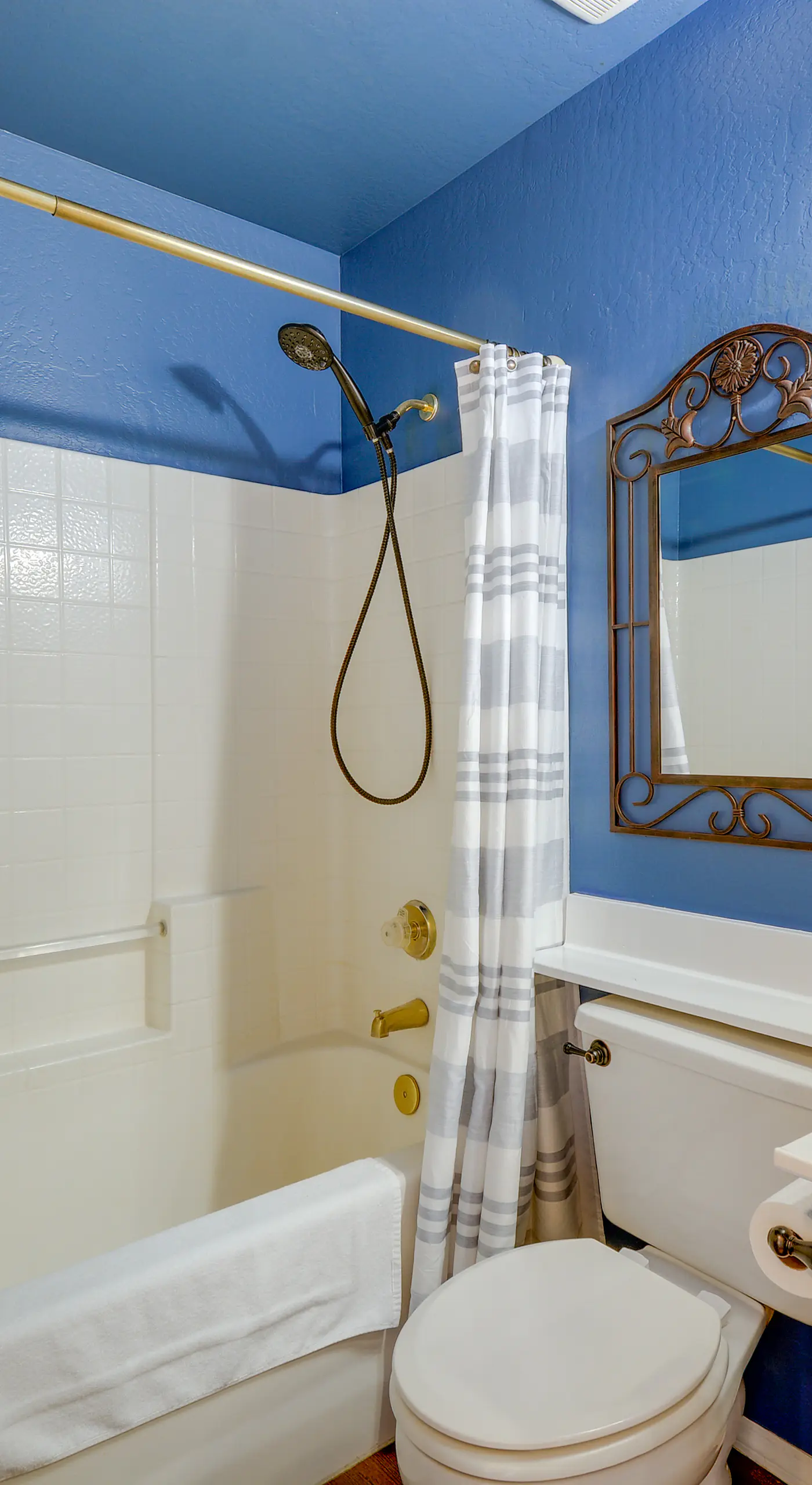 Hot Tub & Fire Pit: Prescott Valley Retreat!