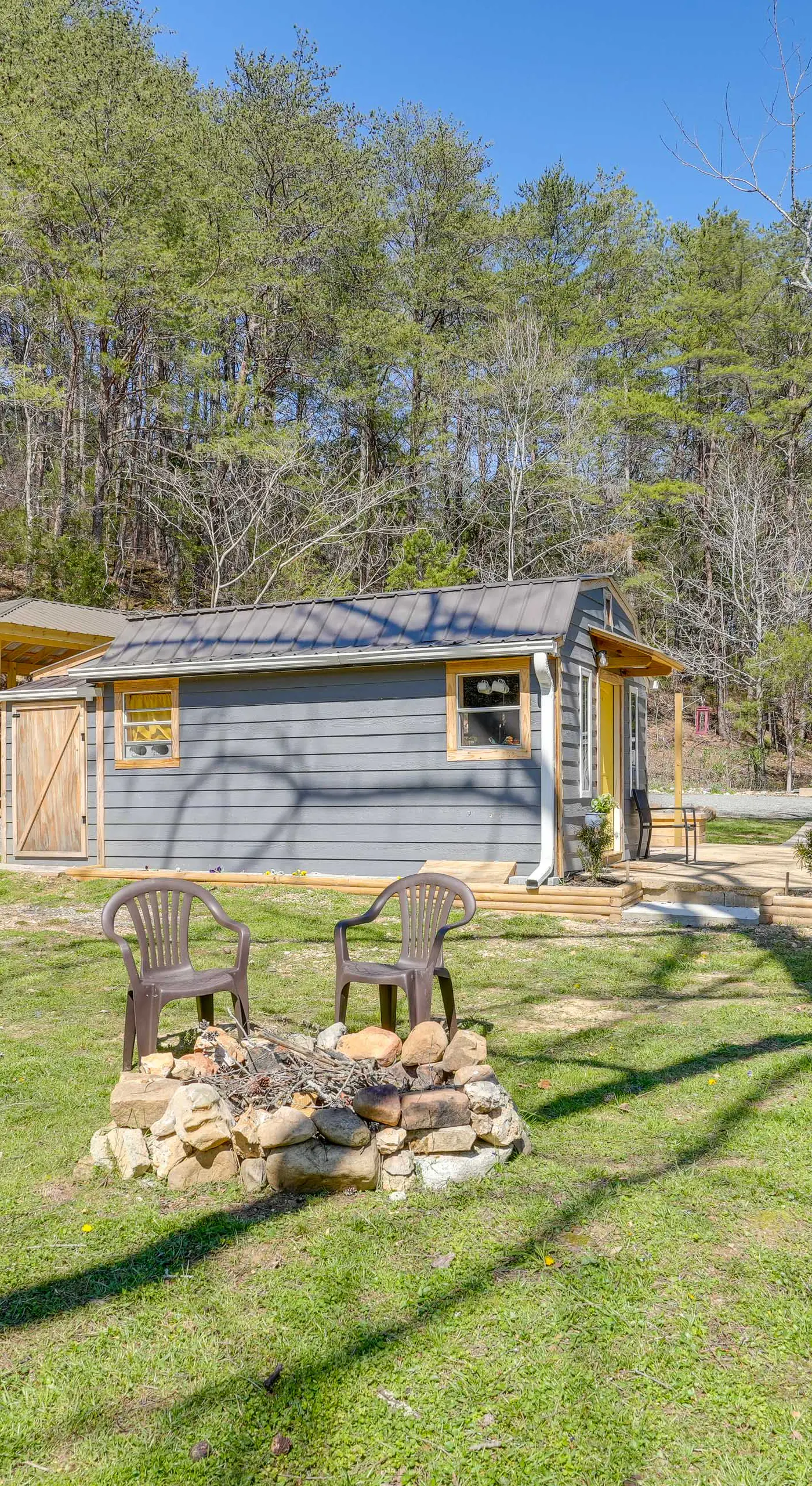 'Blue Dream' Cabin in Rising Fawn w/ Fire Pit!