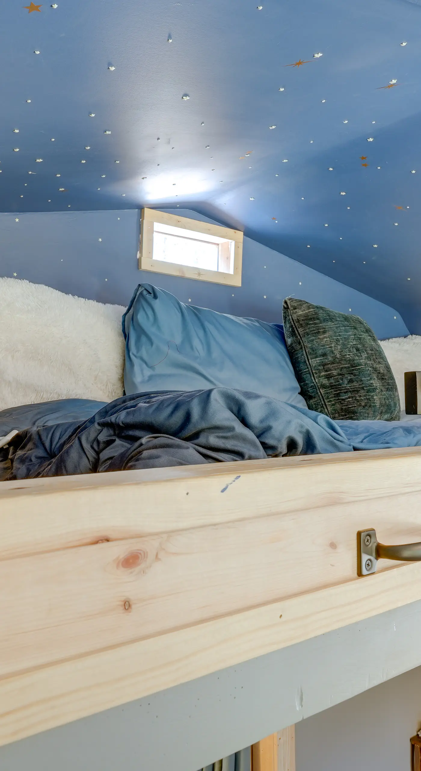 'Blue Dream' Cabin in Rising Fawn w/ Fire Pit!