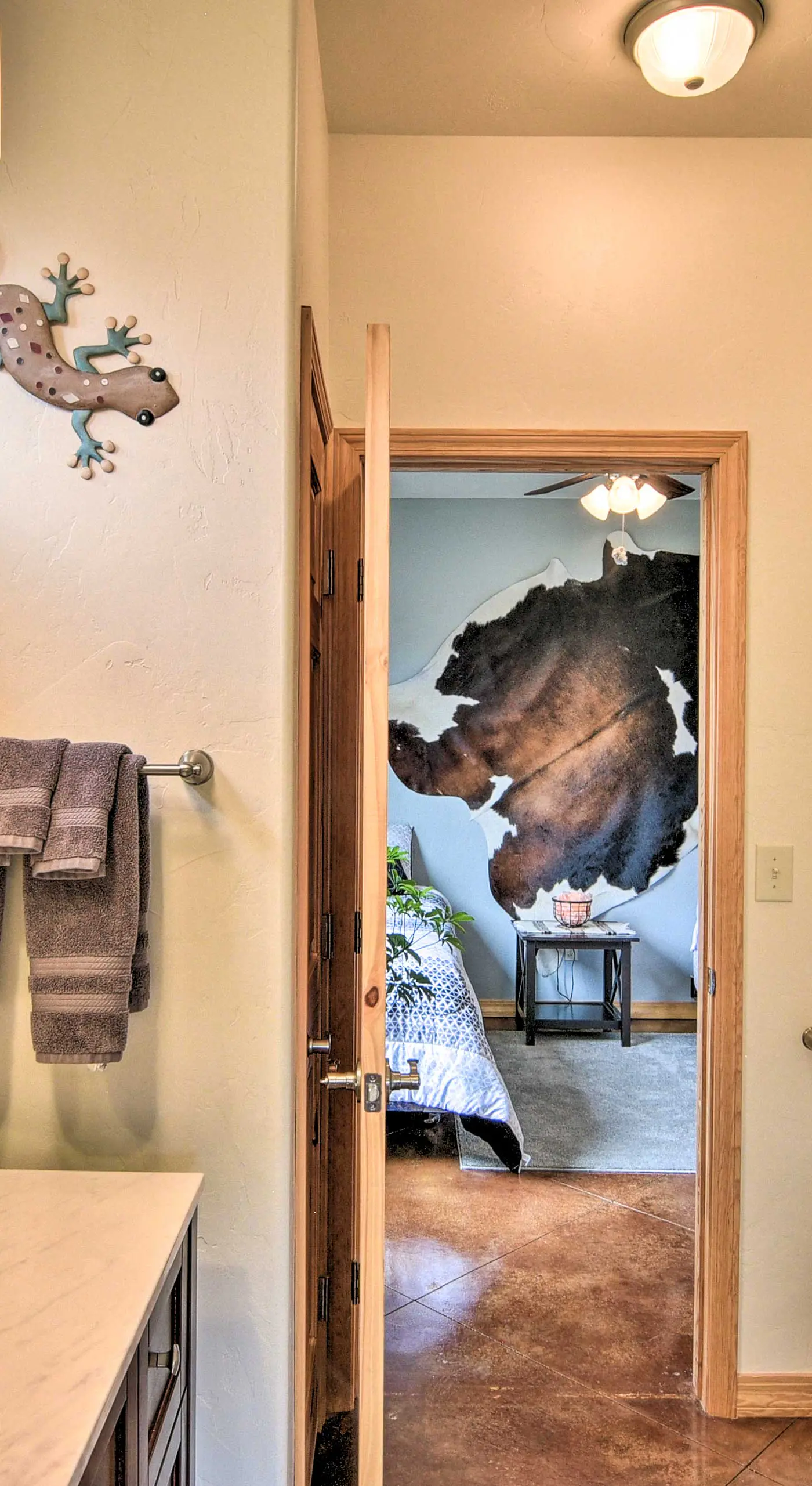 Stunning Home w/ Fire Pit, 11 Mi to Mt Yale!