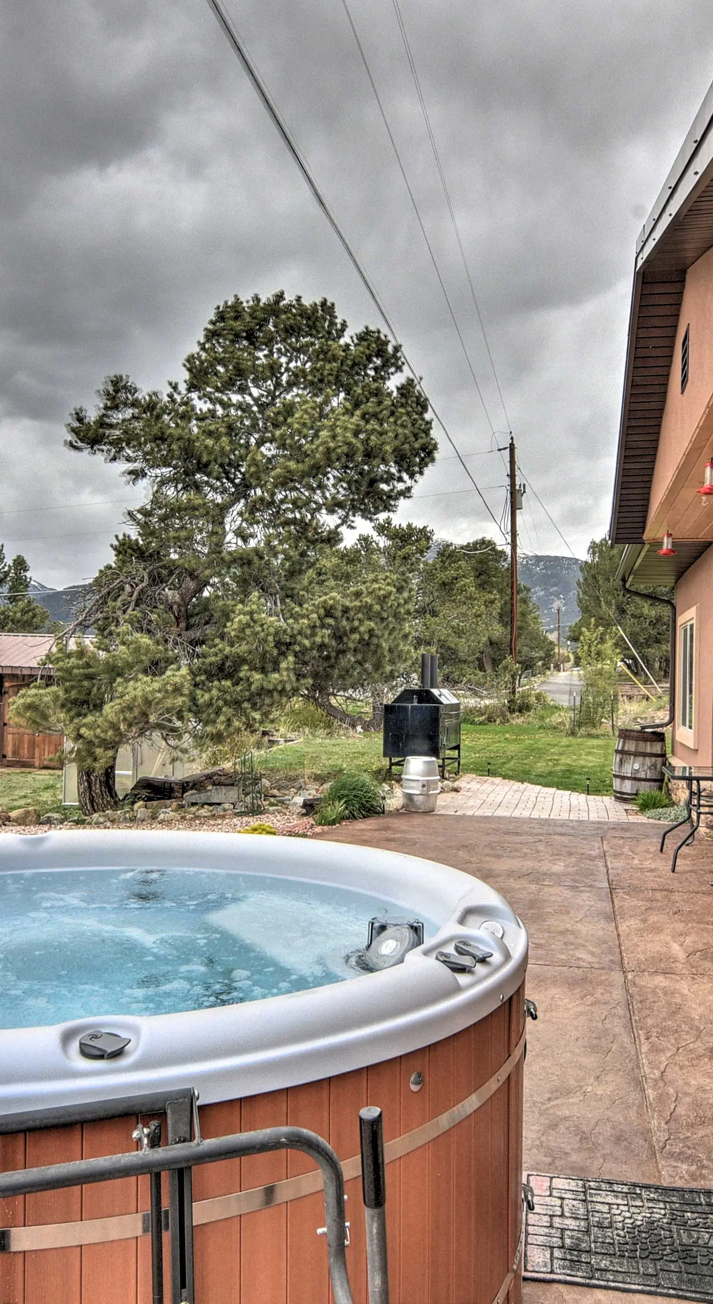 Stunning Home w/ Fire Pit, 11 Mi to Mt Yale!