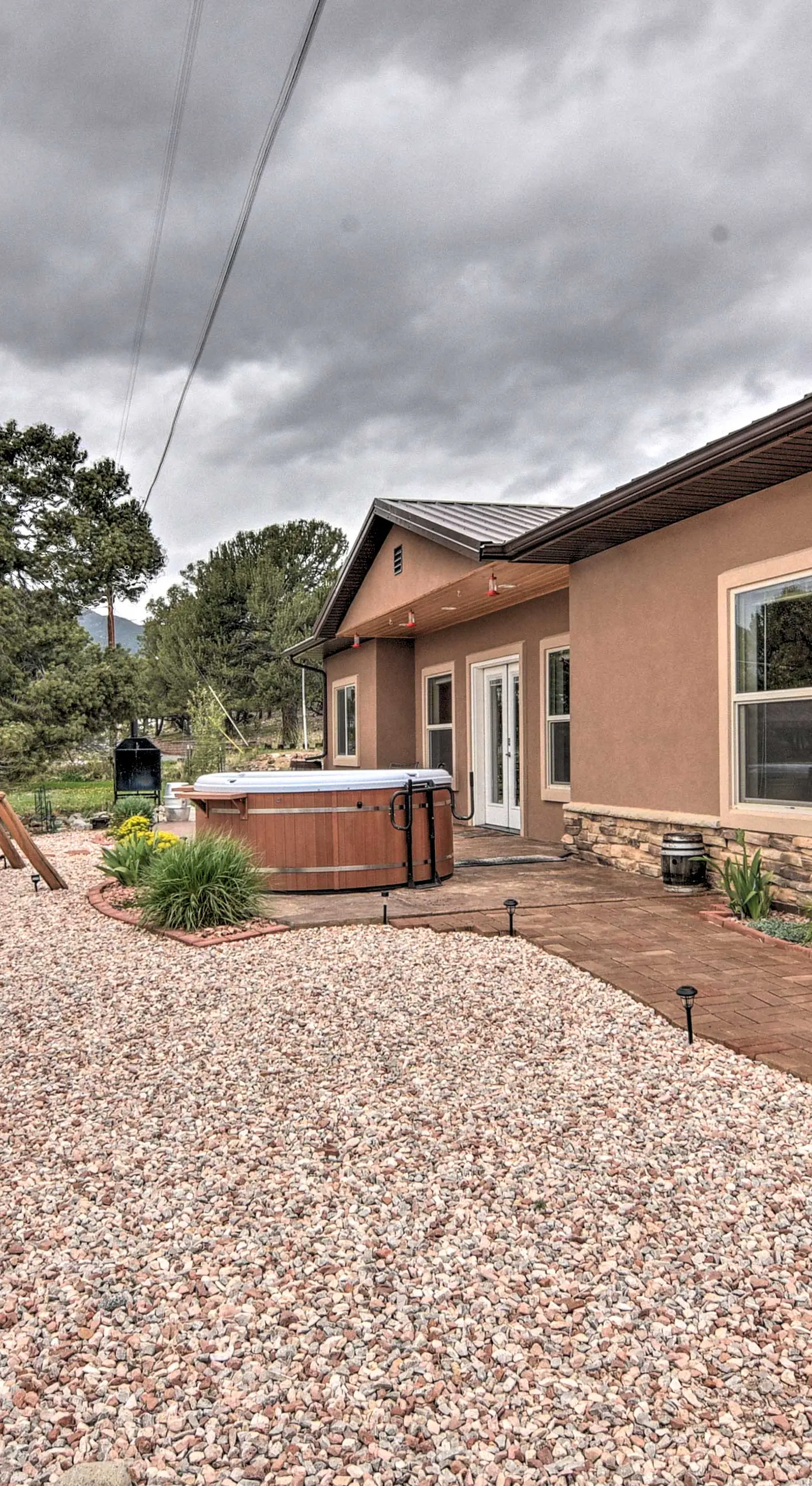 Stunning Home w/ Fire Pit, 11 Mi to Mt Yale!