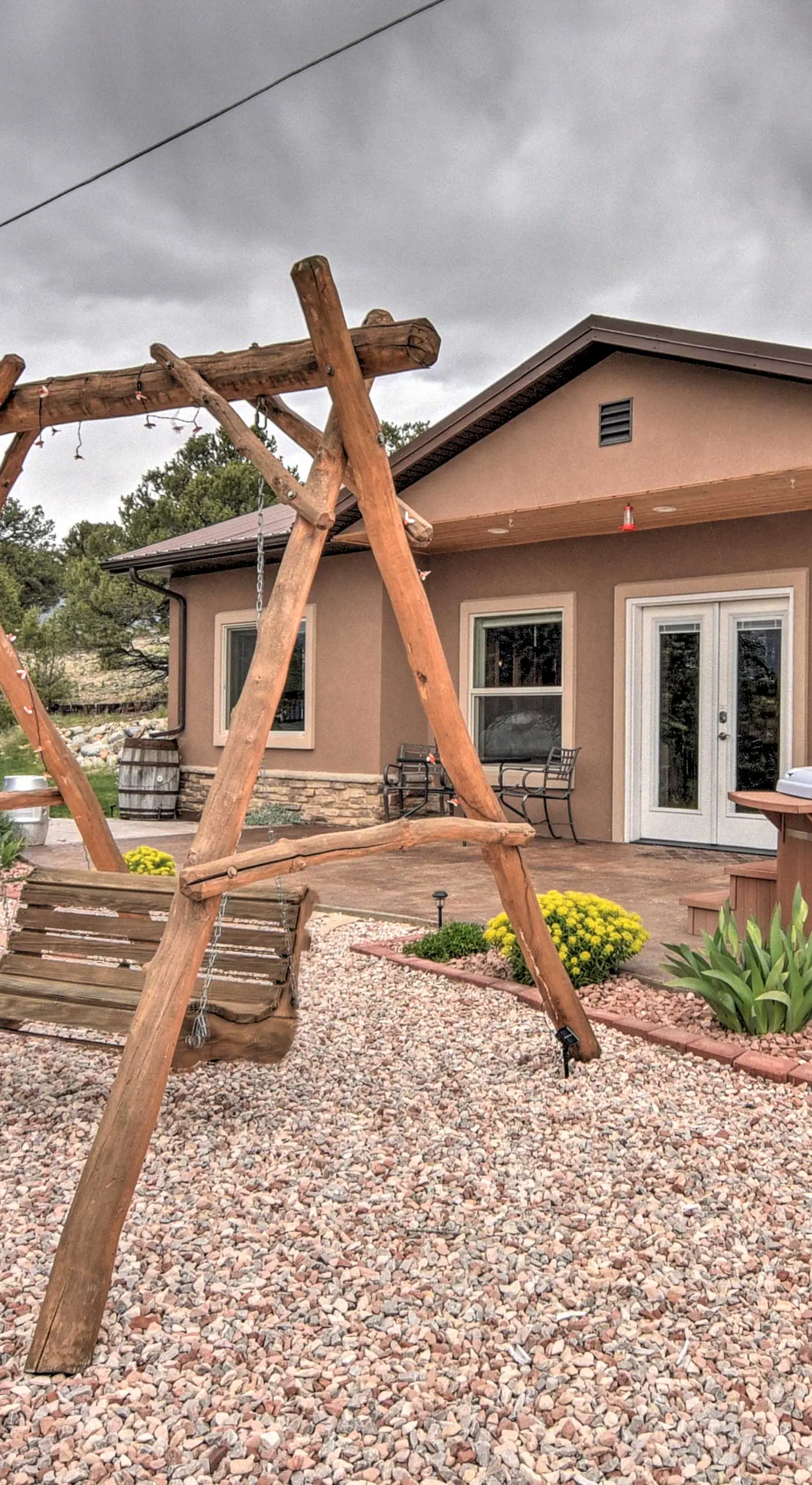 Stunning Home w/ Fire Pit, 11 Mi to Mt Yale!