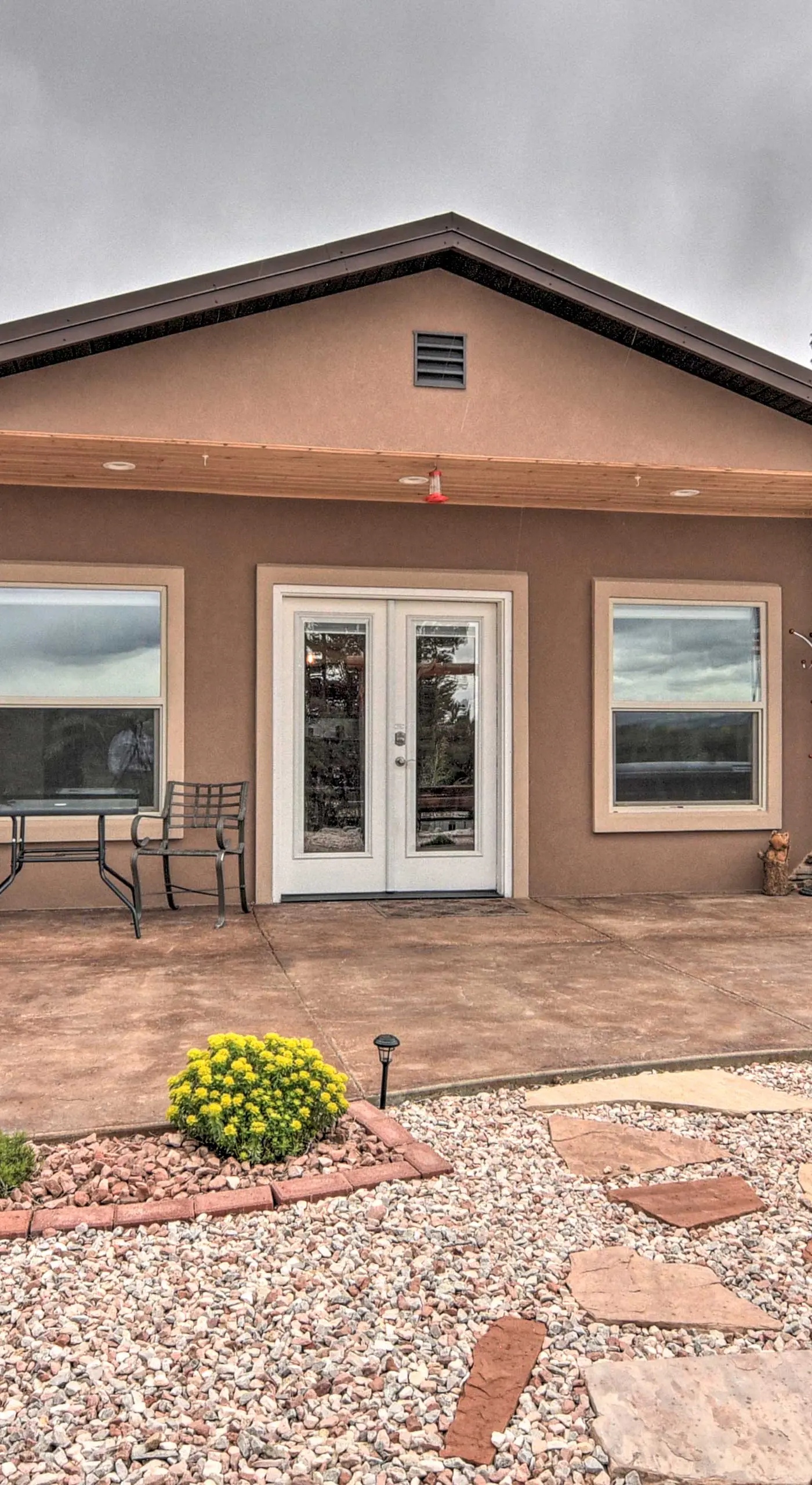 Stunning Home w/ Fire Pit, 11 Mi to Mt Yale!