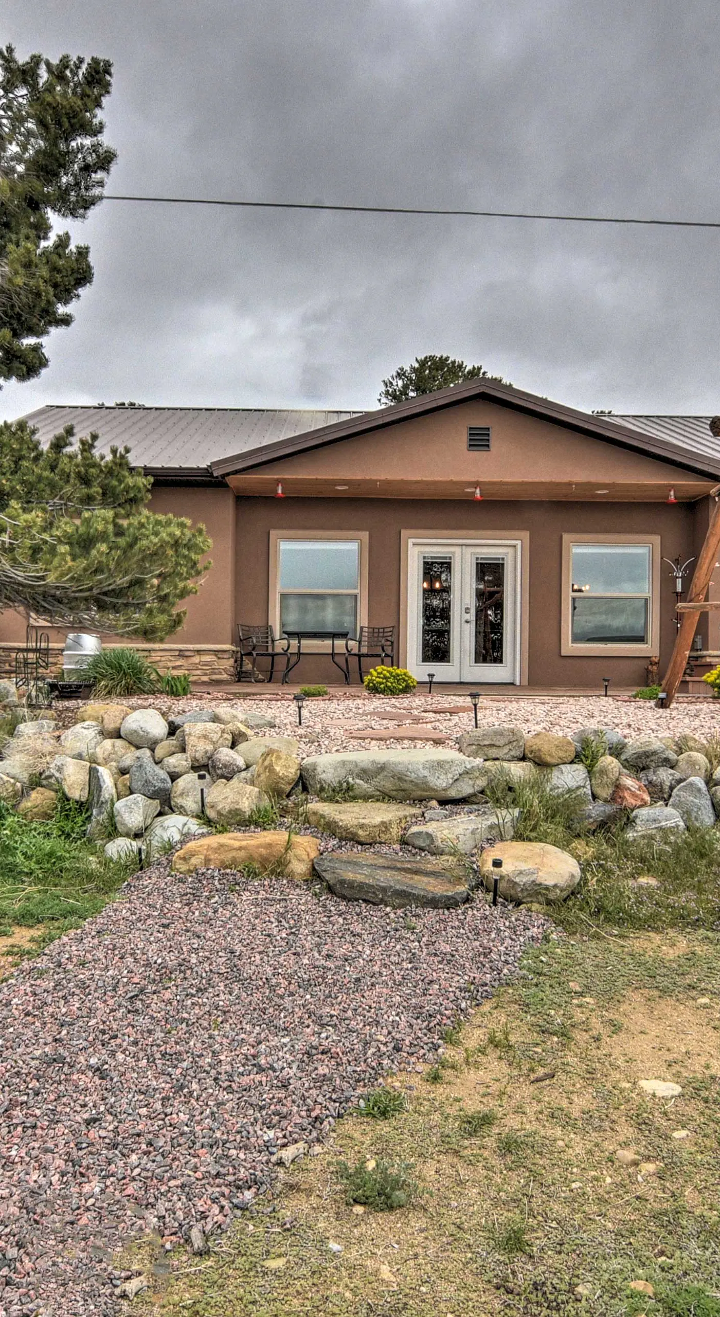 Stunning Home w/ Fire Pit, 11 Mi to Mt Yale!