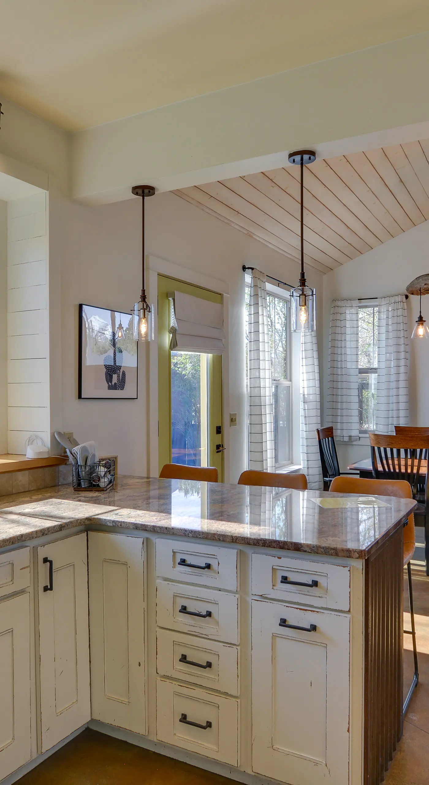 Buena Vista Vacation Home: Hot Tub, Mountain Views
