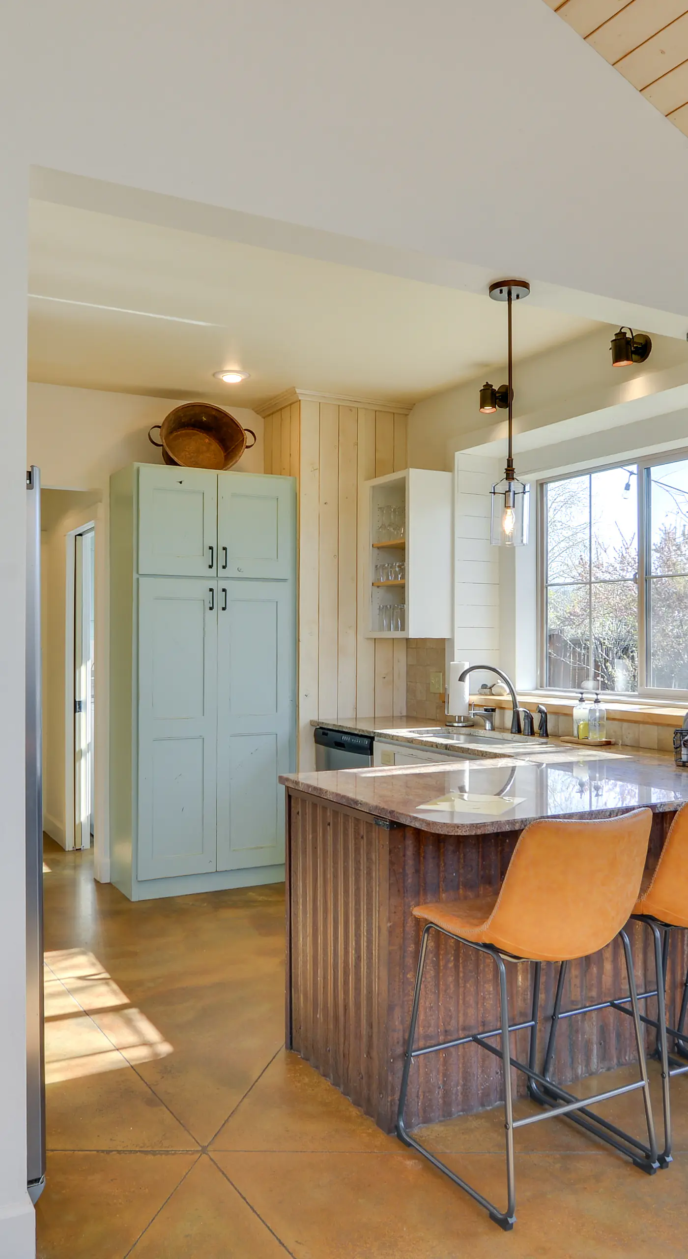 Buena Vista Vacation Home: Hot Tub, Mountain Views