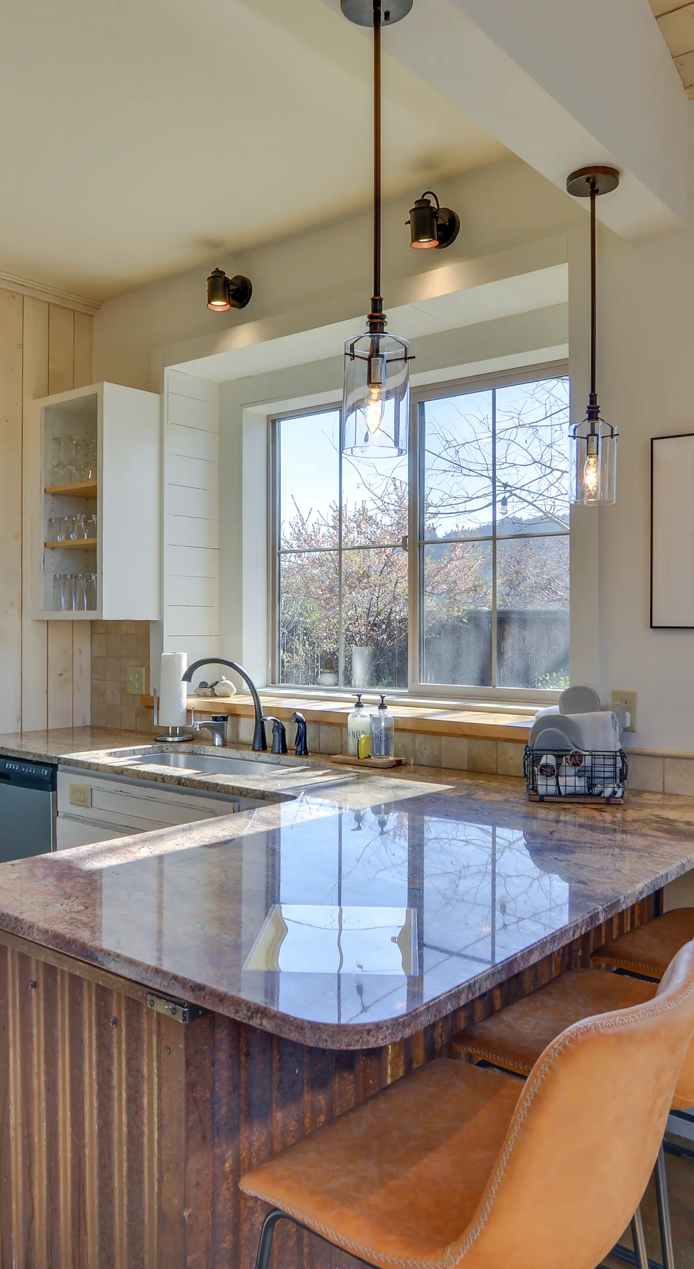 Buena Vista Vacation Home: Hot Tub, Mountain Views