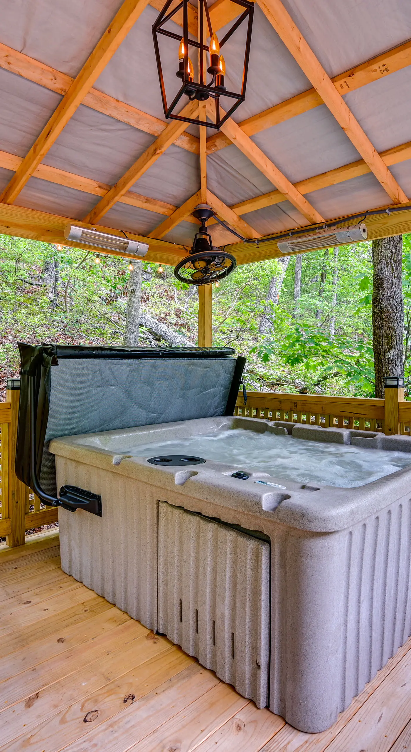 Murray Cabin w/ Hot Tub: Walk to Kentucky Lake!