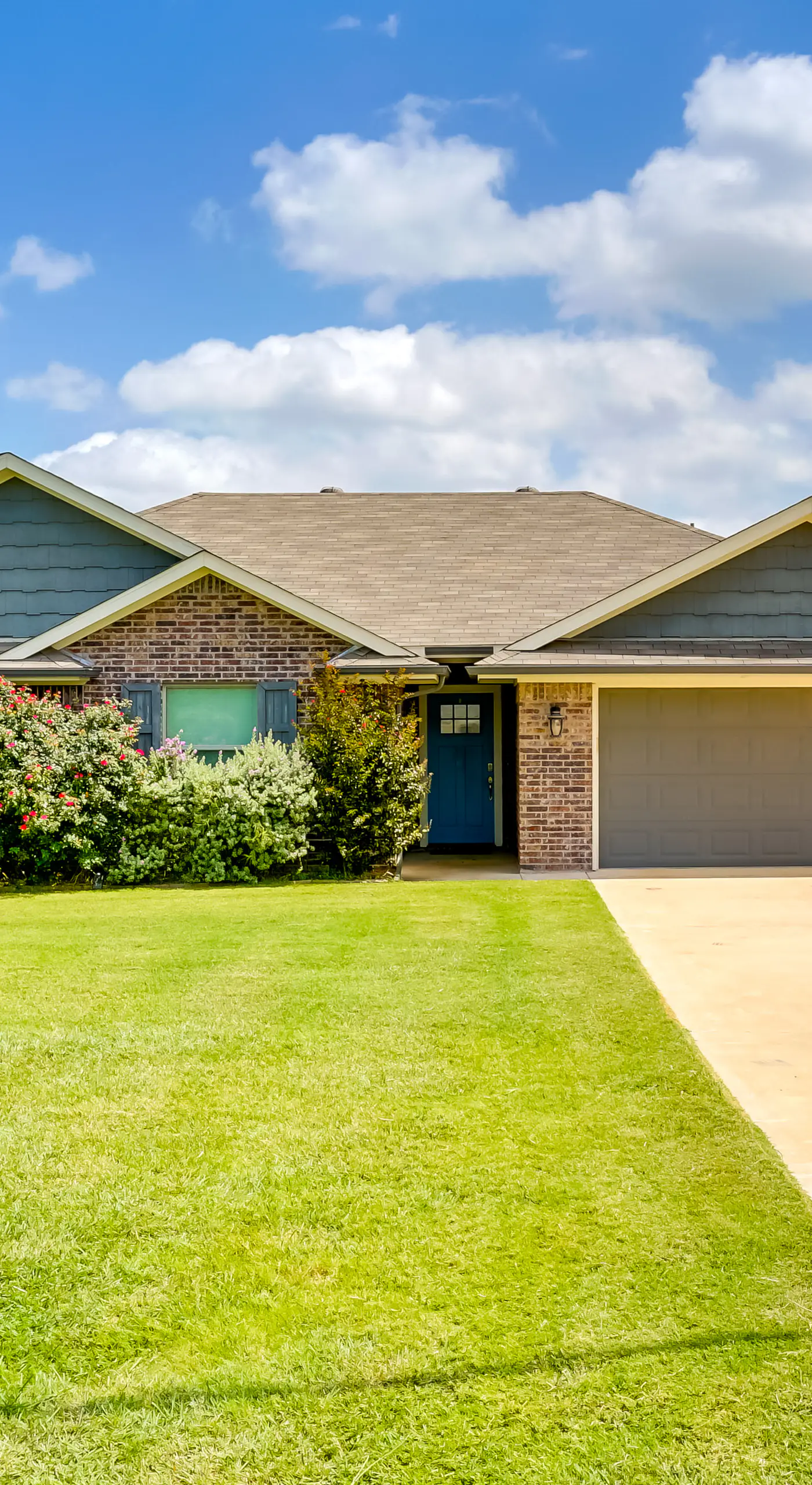 Inviting Granbury Home w/ Fire Pit: 3 Mi to Lake!