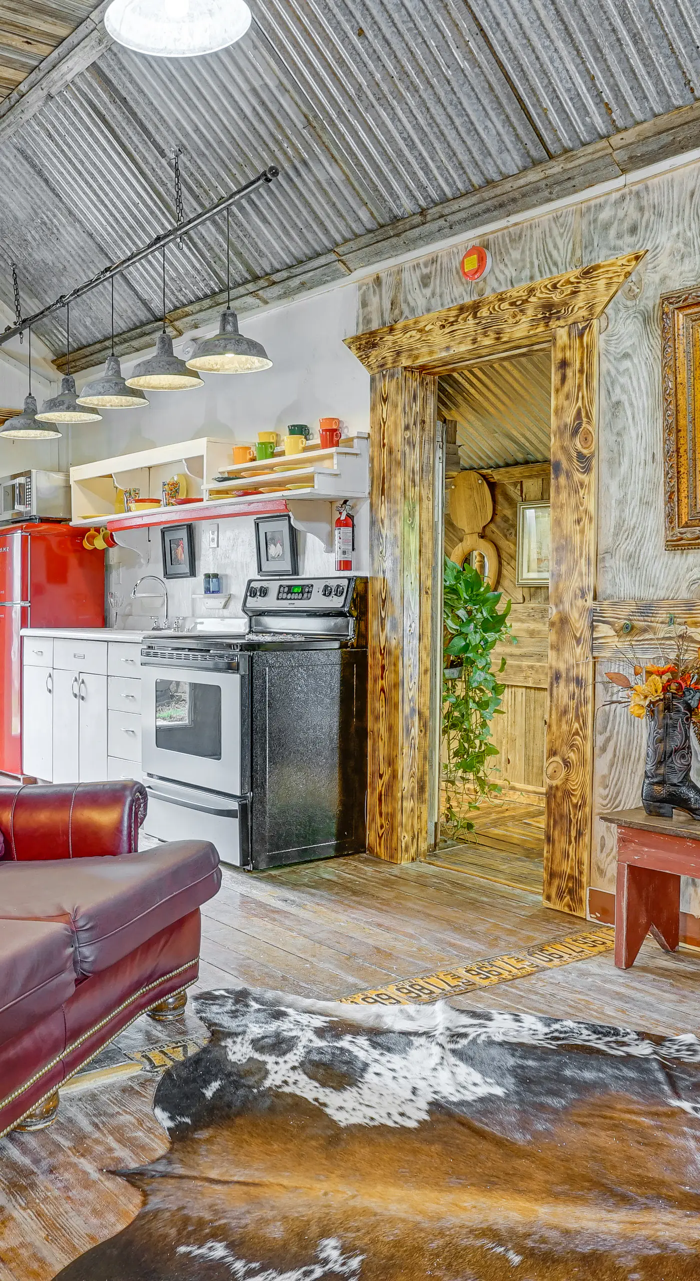 Walk to Granbury Square & Beach! 'Texas Cottage'