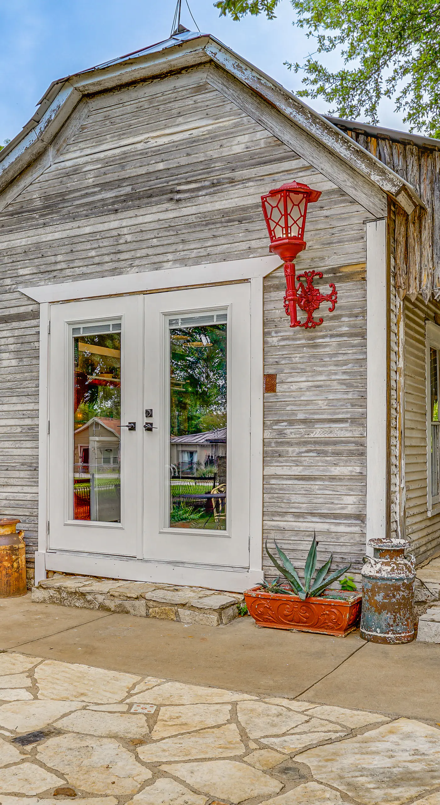 Walk to Granbury Square & Beach! 'Texas Cottage'