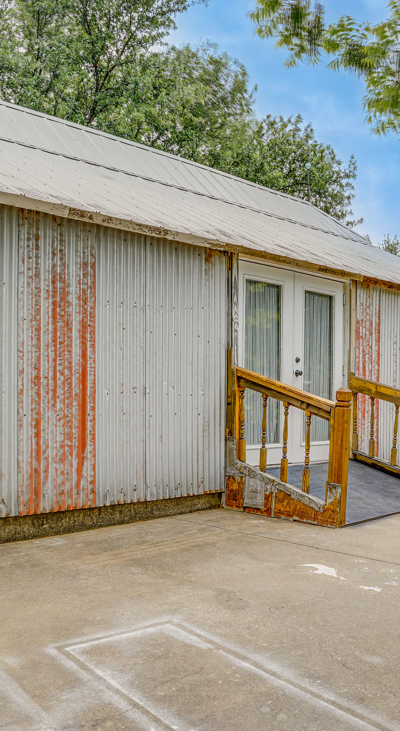 Walk to Granbury Square & Beach! 'Texas Cottage'