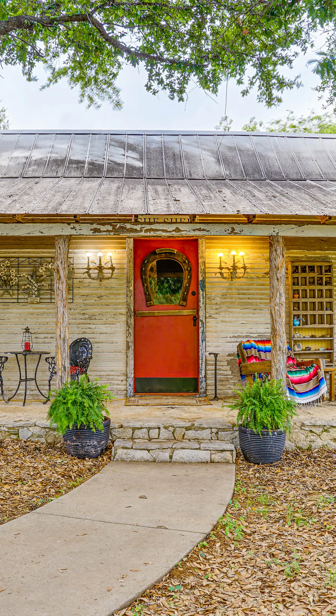 Walk to Granbury Square & Beach! 'Texas Cottage'
