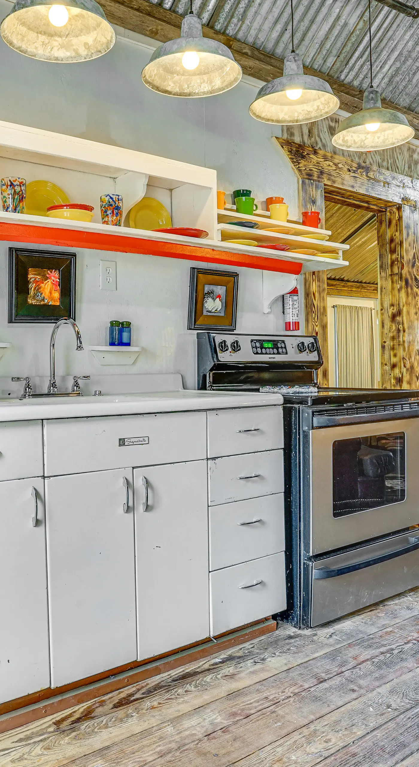 Walk to Granbury Square & Beach! 'Texas Cottage'