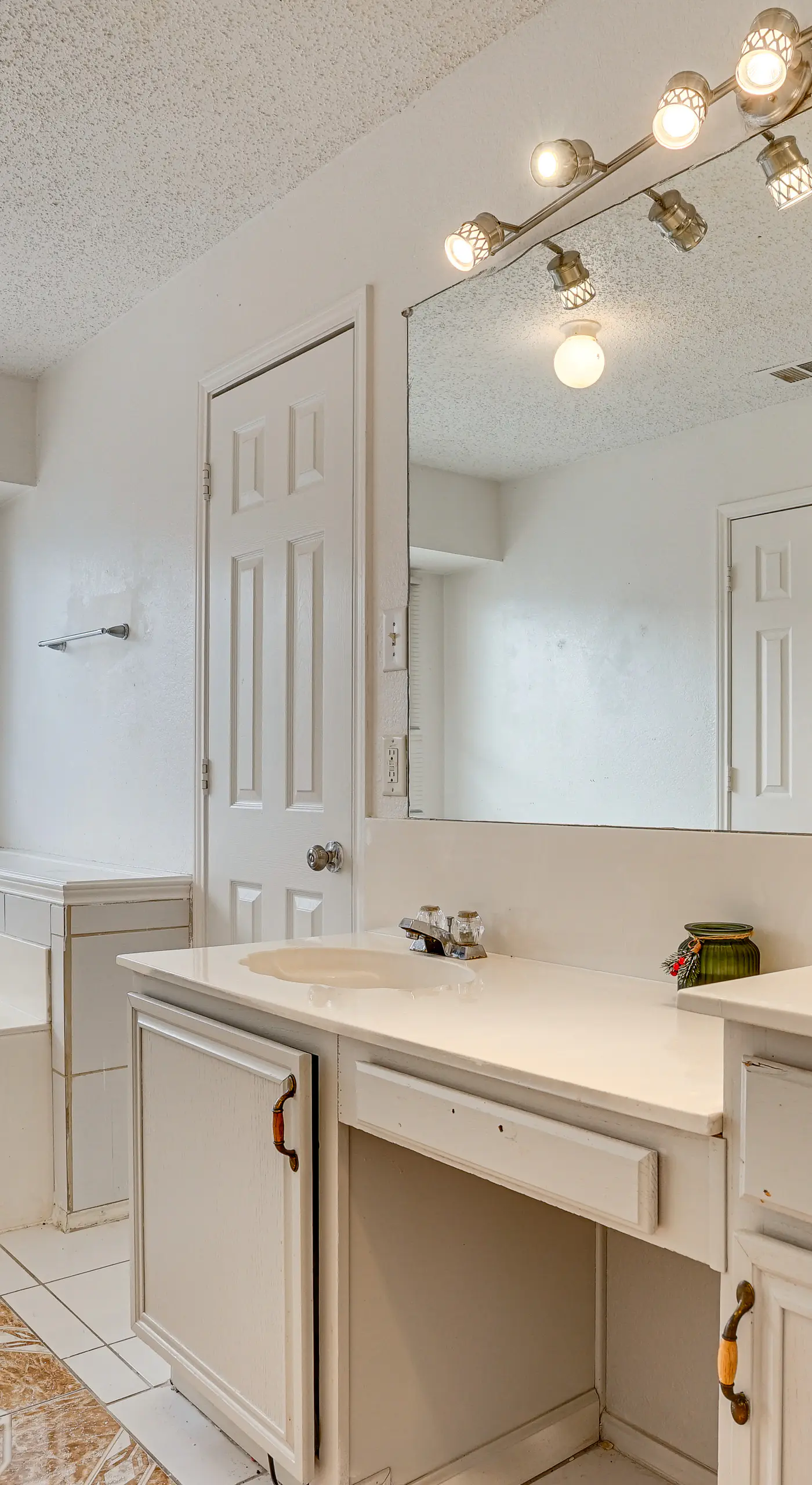 Large Families Welcome! Spacious Fort Worth Home
