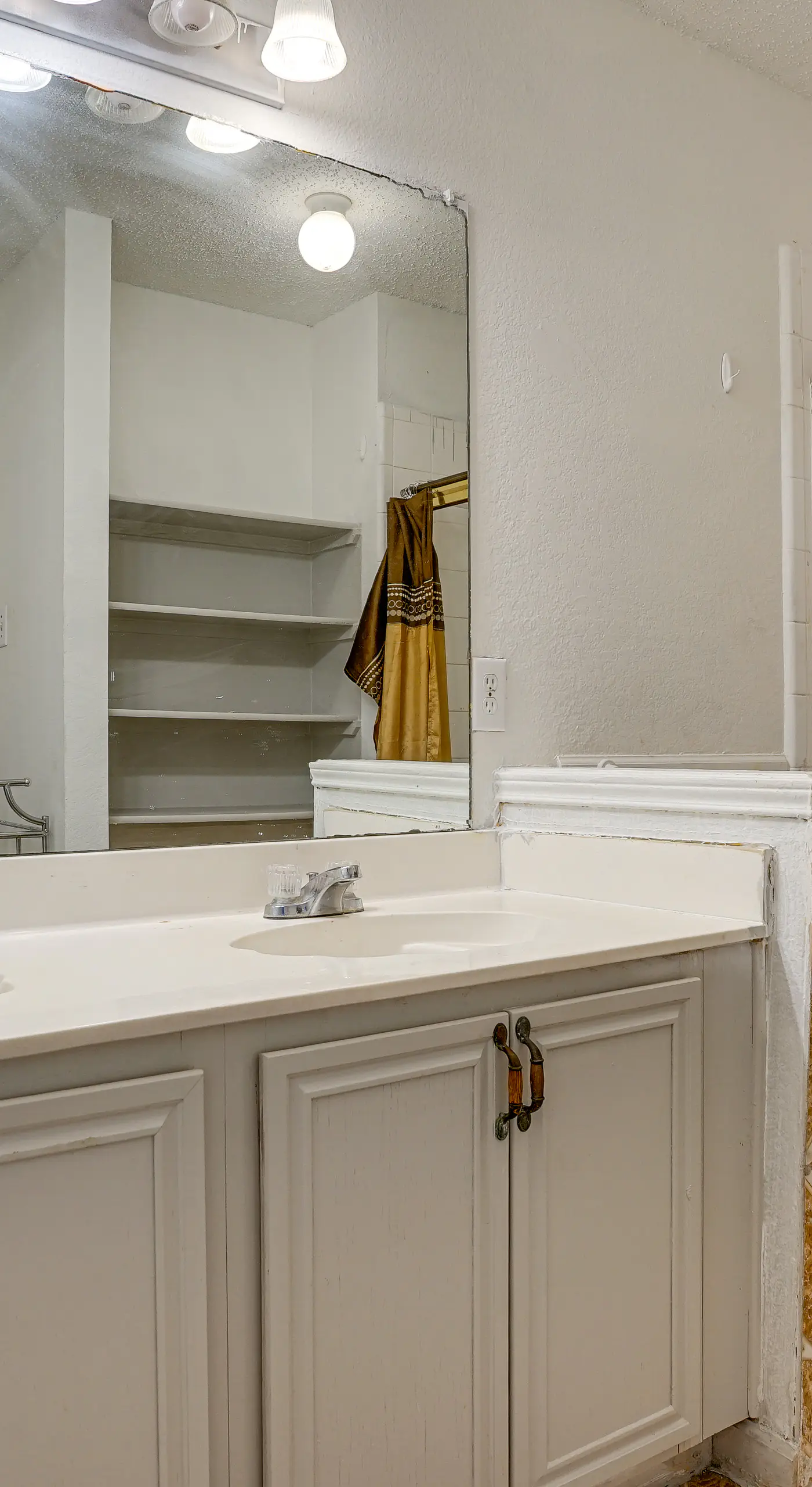 Large Families Welcome! Spacious Fort Worth Home