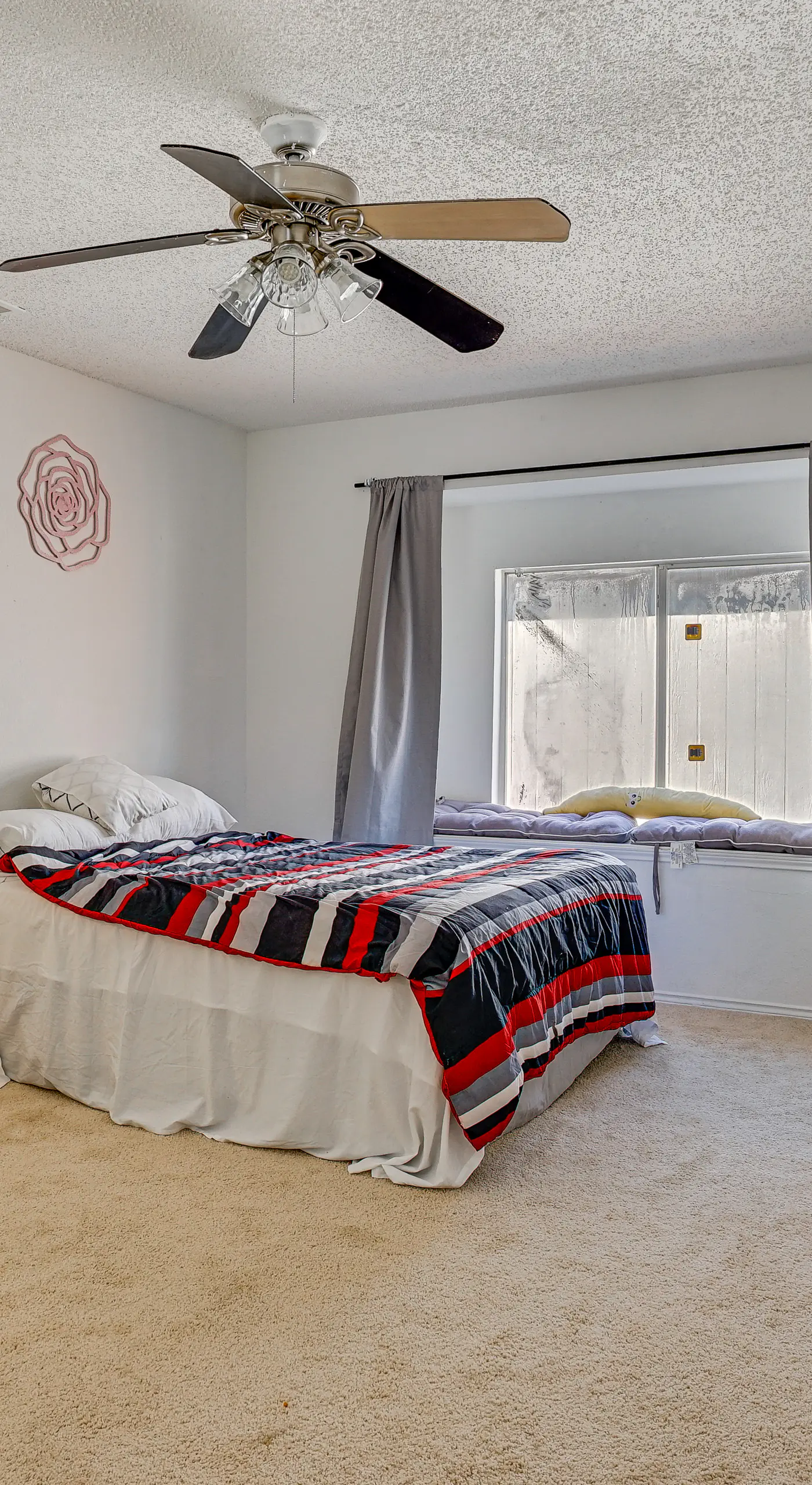 Large Families Welcome! Spacious Fort Worth Home