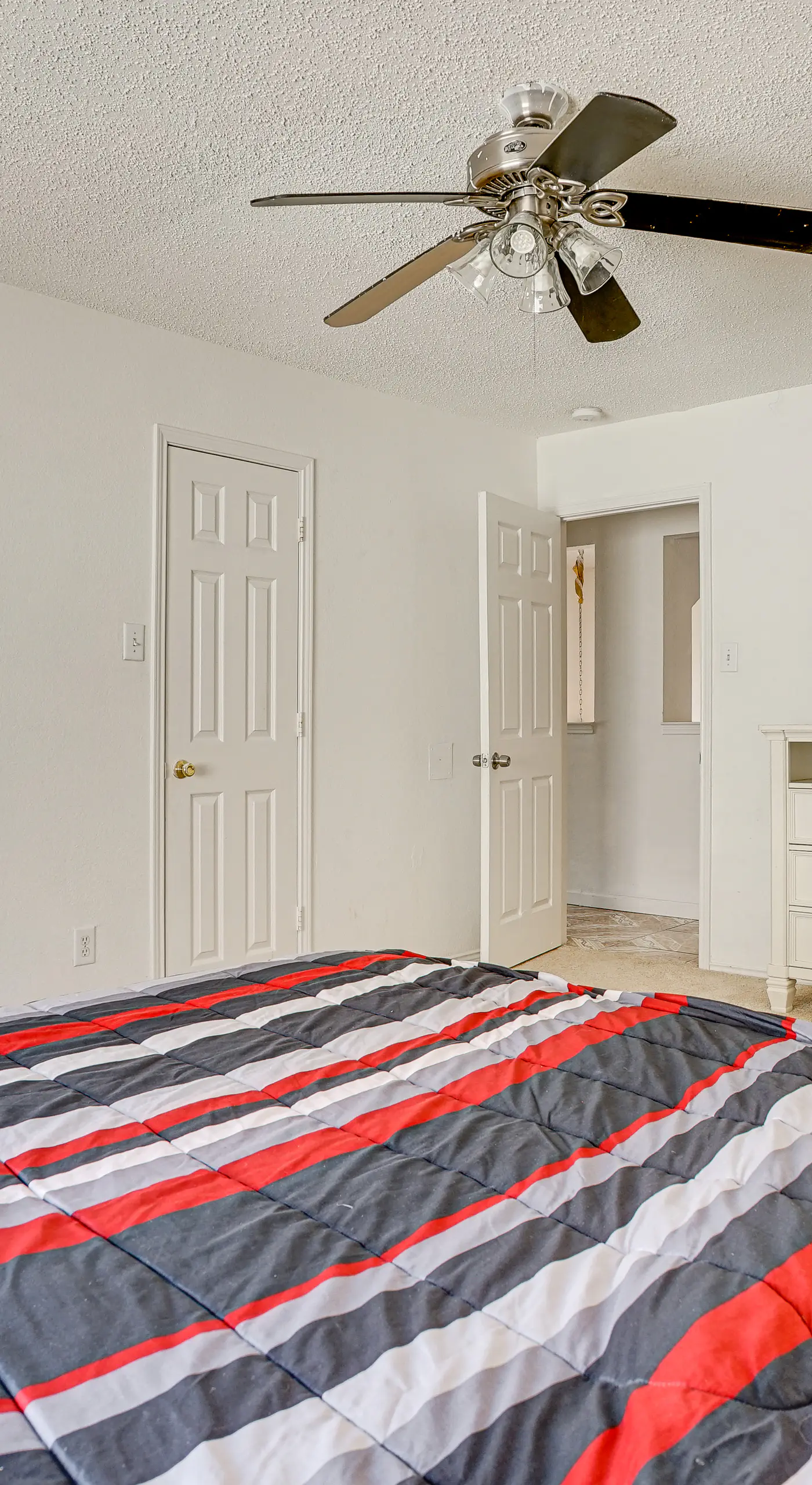 Large Families Welcome! Spacious Fort Worth Home