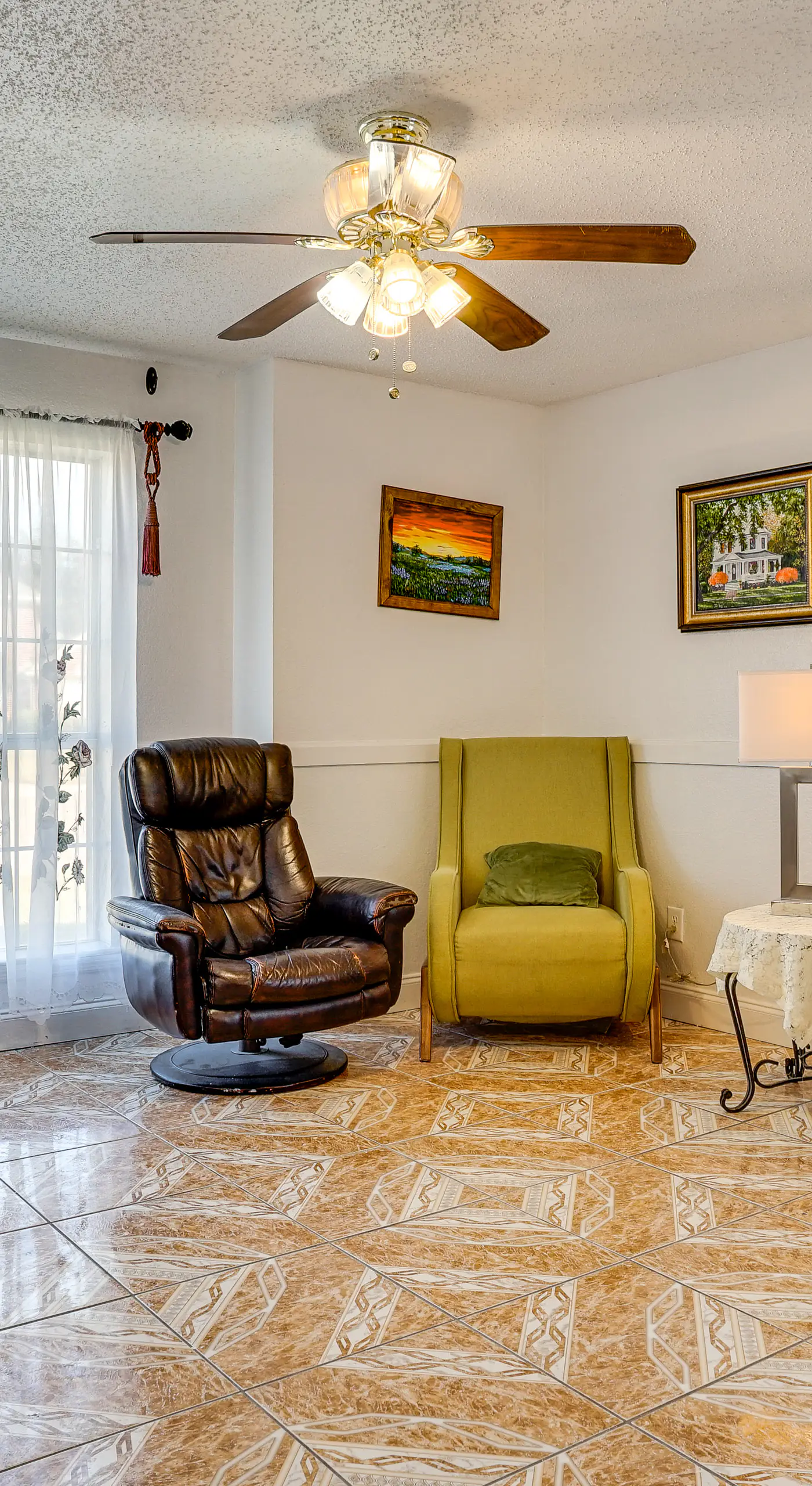 Large Families Welcome! Spacious Fort Worth Home