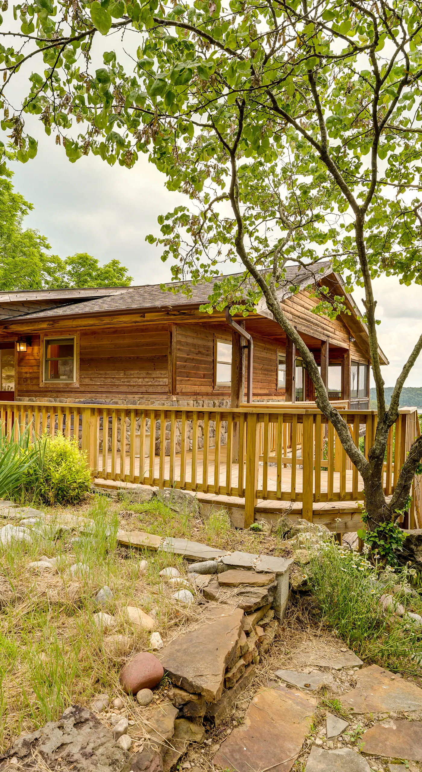 Eagle Rock Gem on Table Rock Lake w/ Decks & Grill