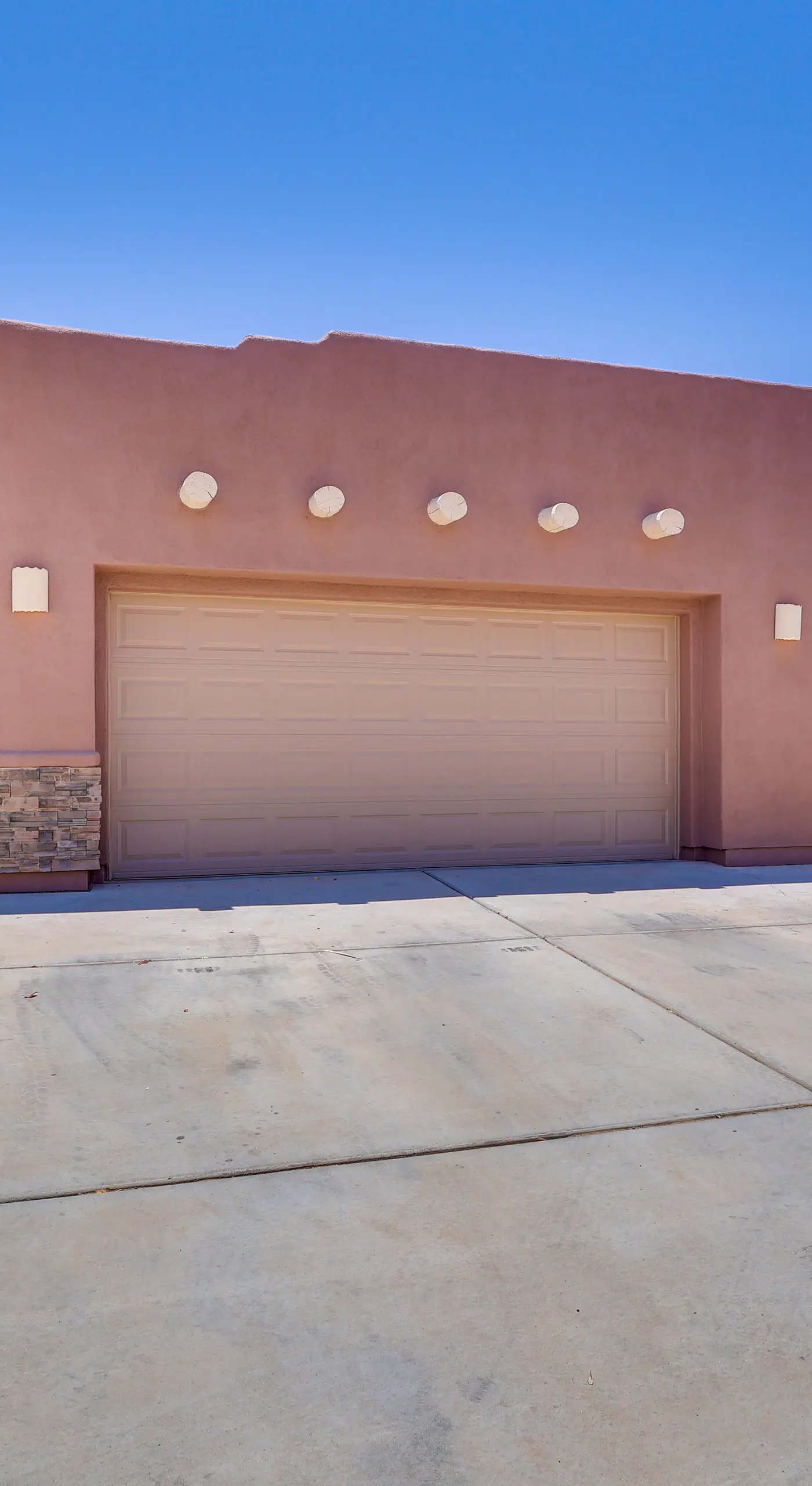 1 Mi to Golf Course: Yuma Oasis w/ Furnished Patio