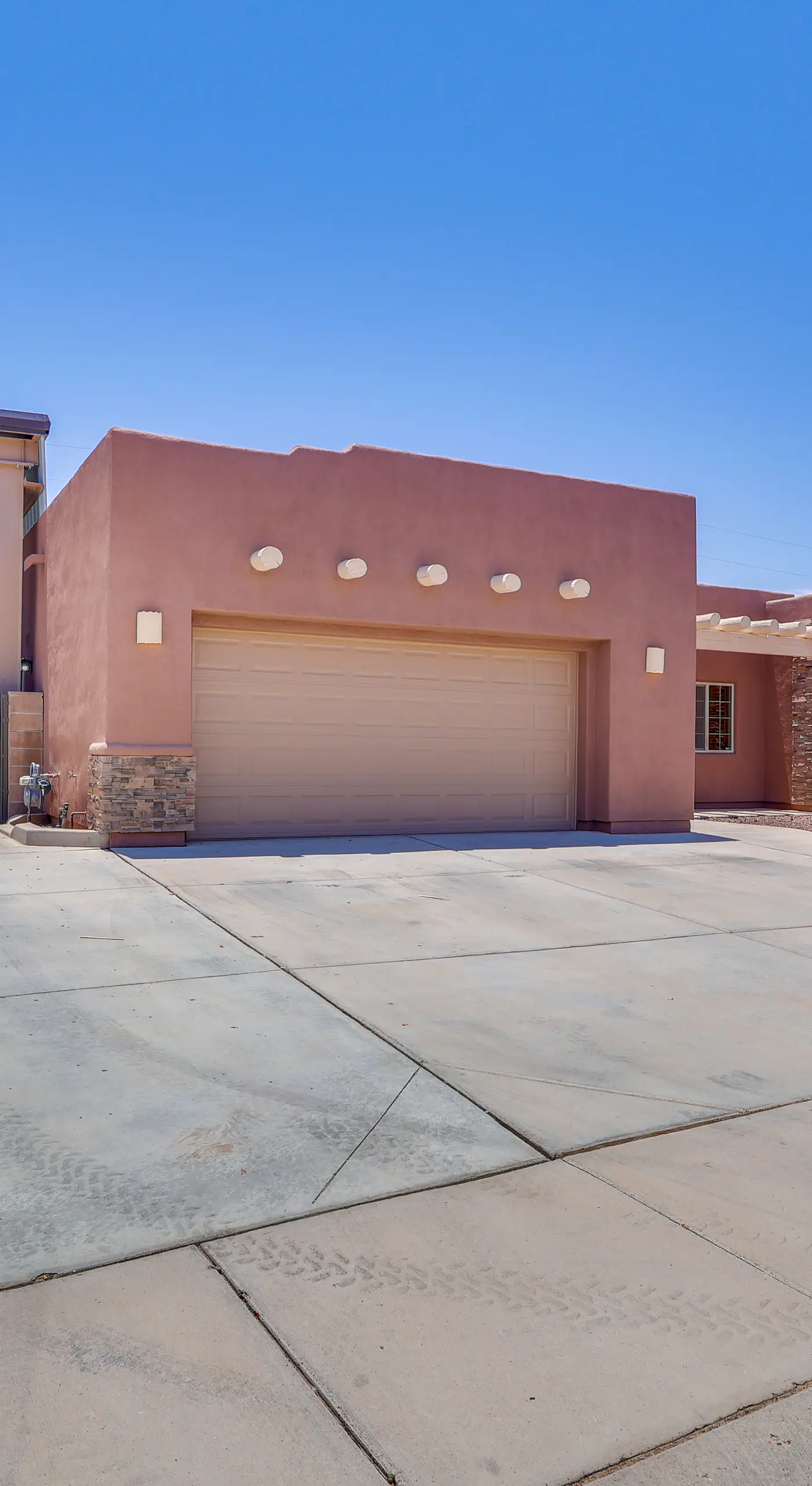 1 Mi to Golf Course: Yuma Oasis w/ Furnished Patio
