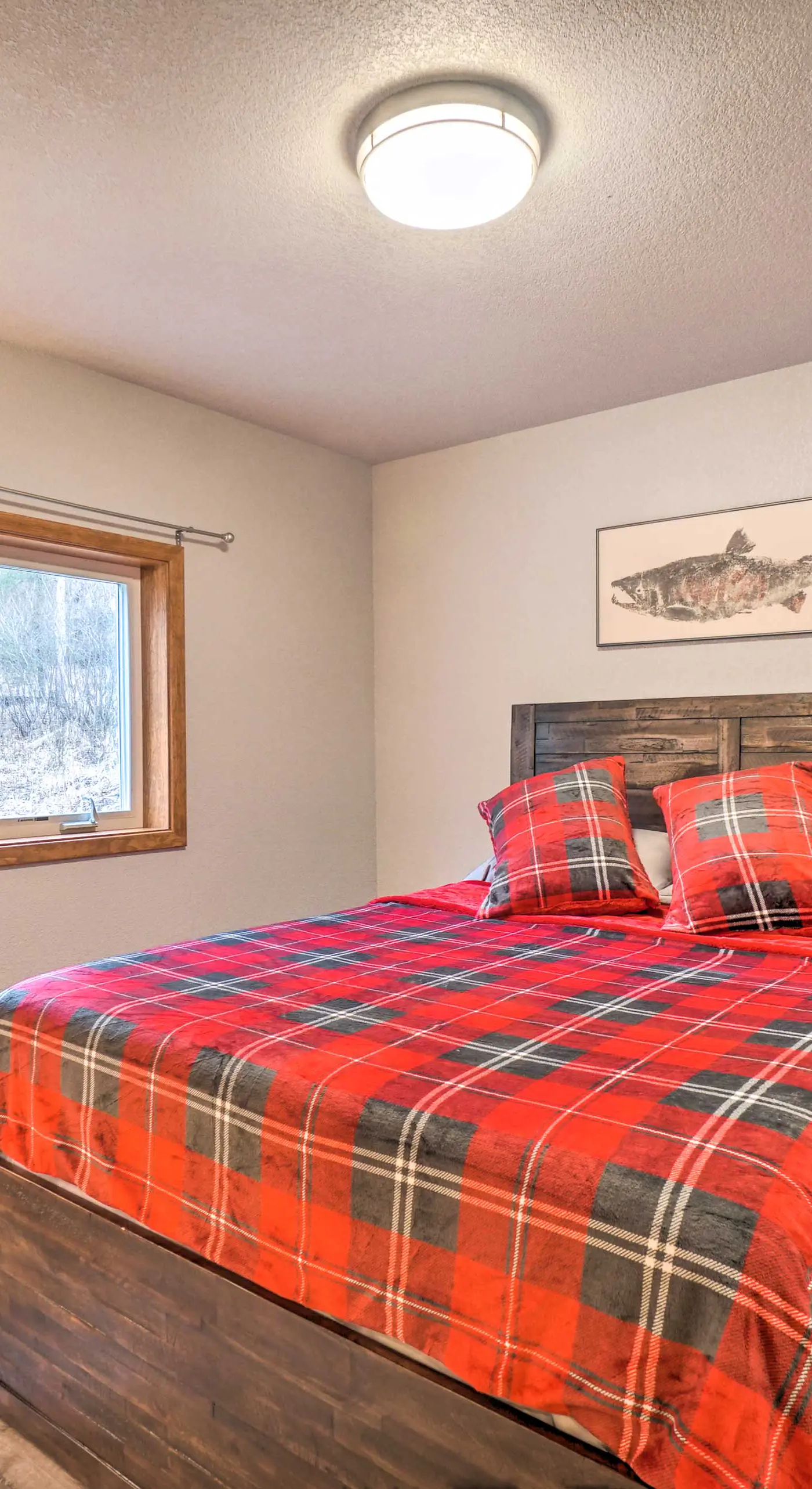 Cozy Downtown Soldotna Cabin: Dogs Welcome!