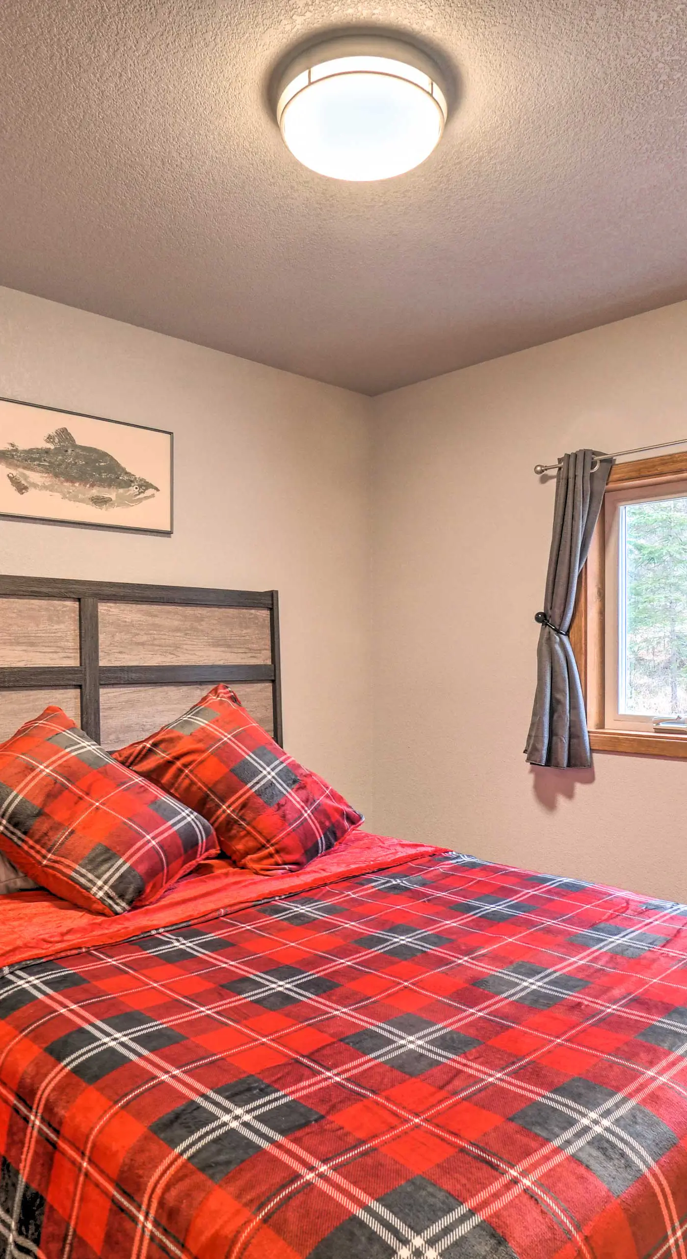 Cozy Downtown Soldotna Cabin: Dogs Welcome!