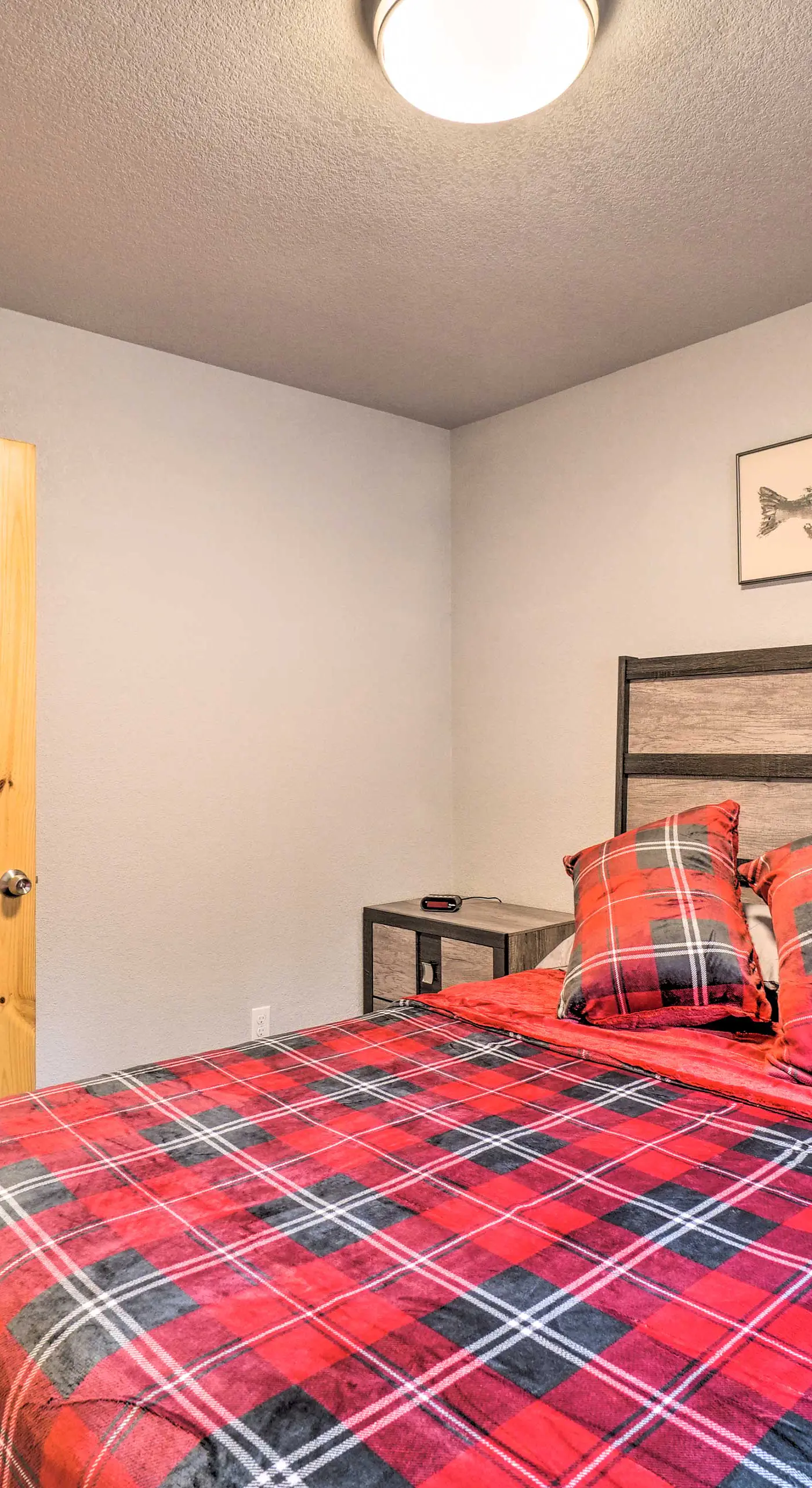 Cozy Downtown Soldotna Cabin: Dogs Welcome!