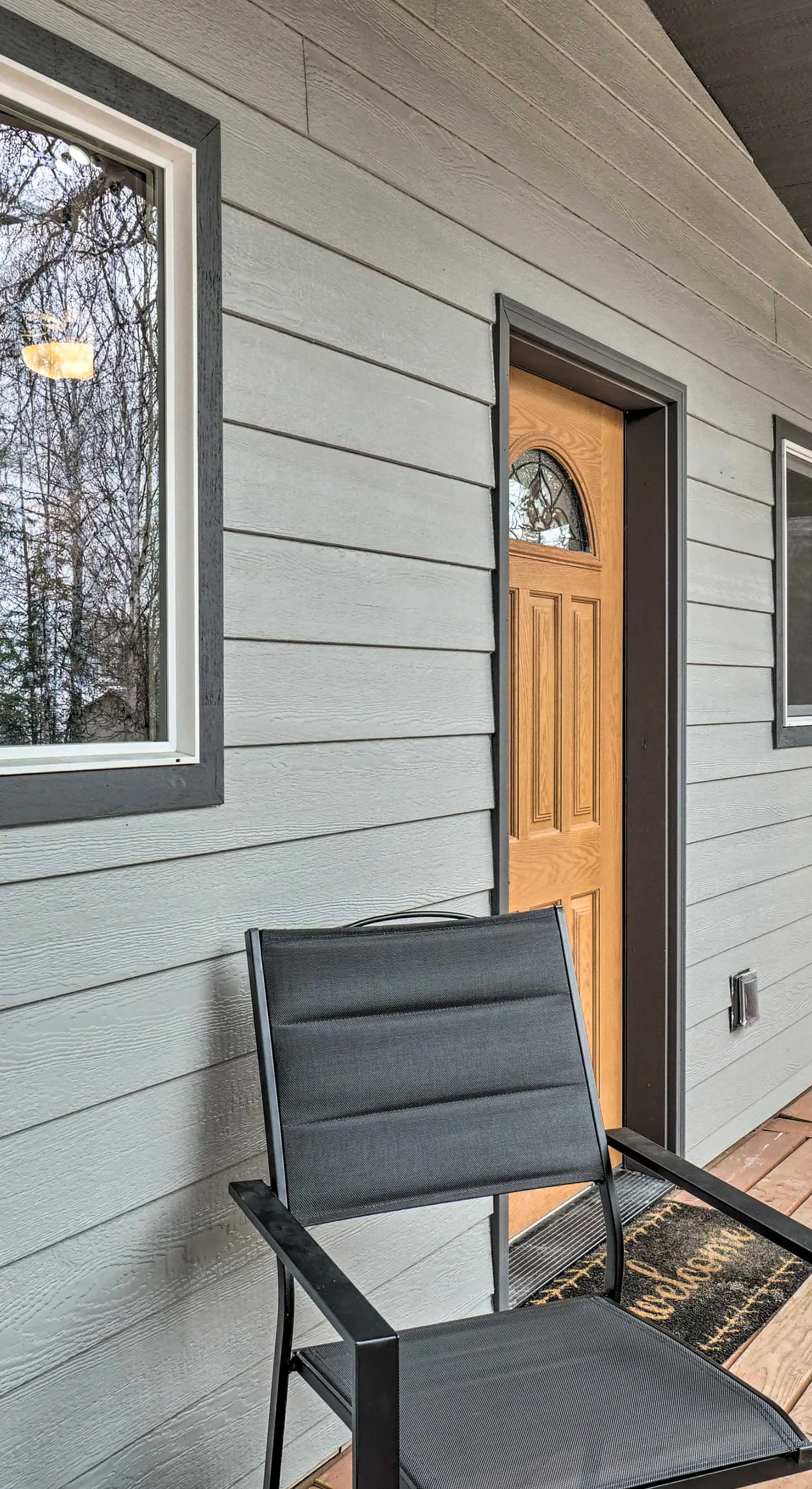 Cozy Downtown Soldotna Cabin: Dogs Welcome!