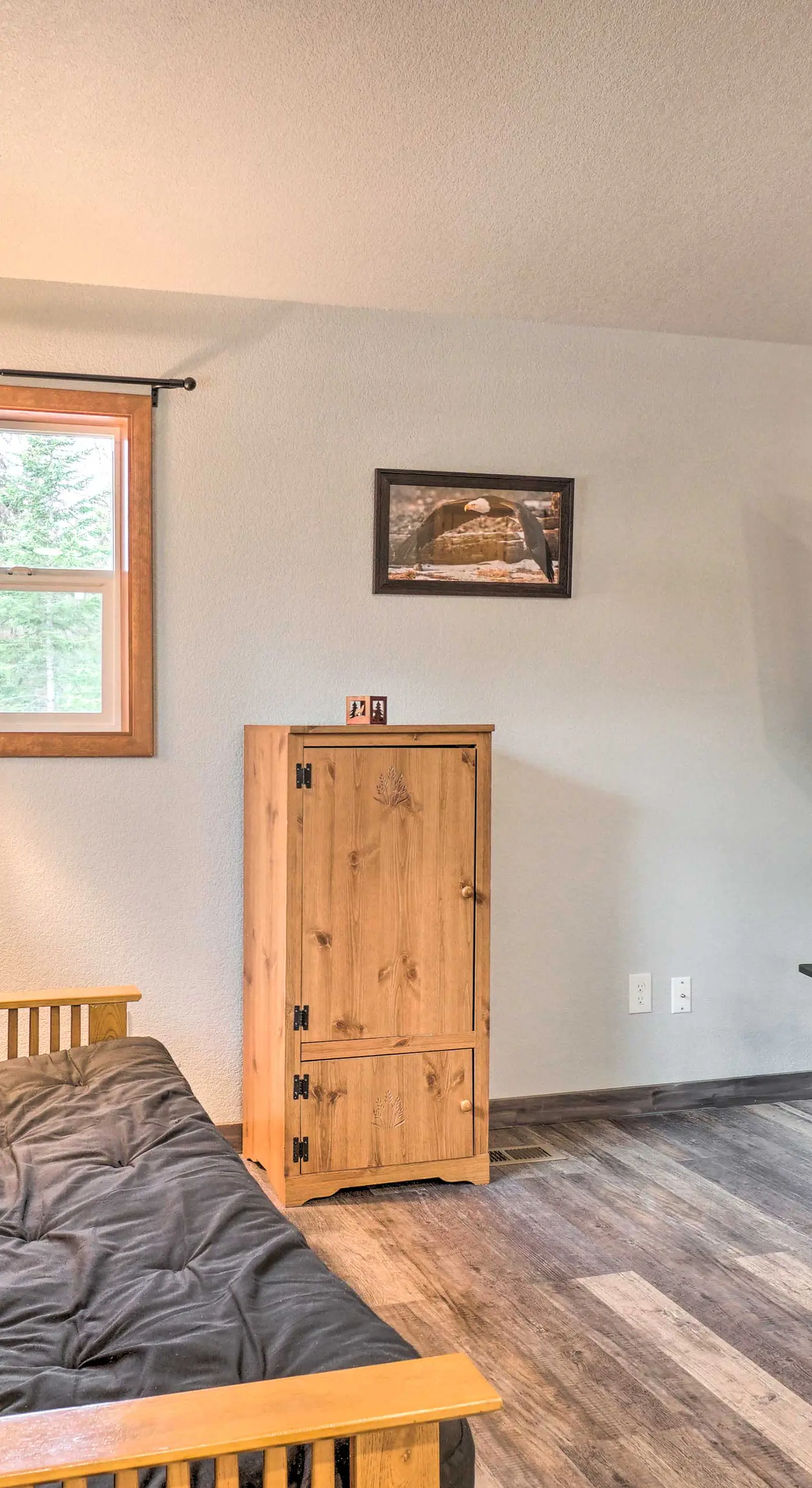 Cozy Downtown Soldotna Cabin: Dogs Welcome!