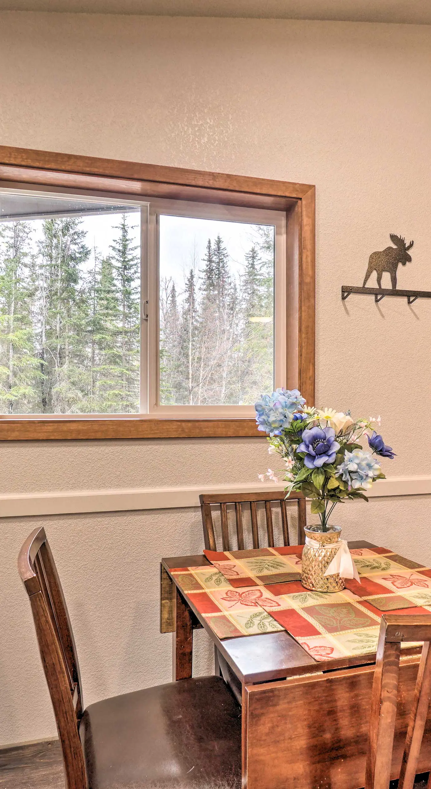 Cozy Downtown Soldotna Cabin: Dogs Welcome!