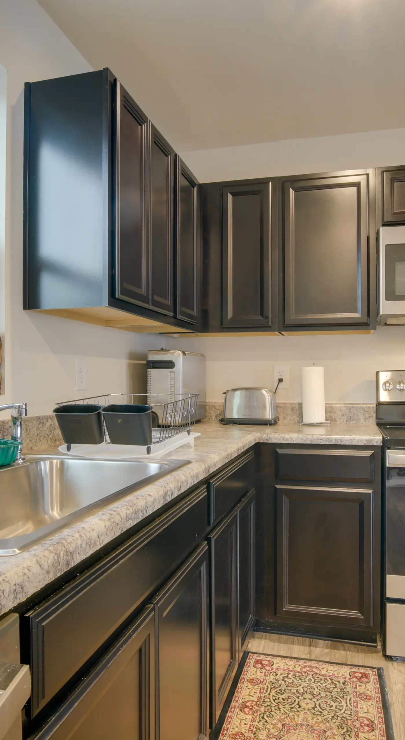 9 Mi to Duke University: Spacious Home w/ Yard!