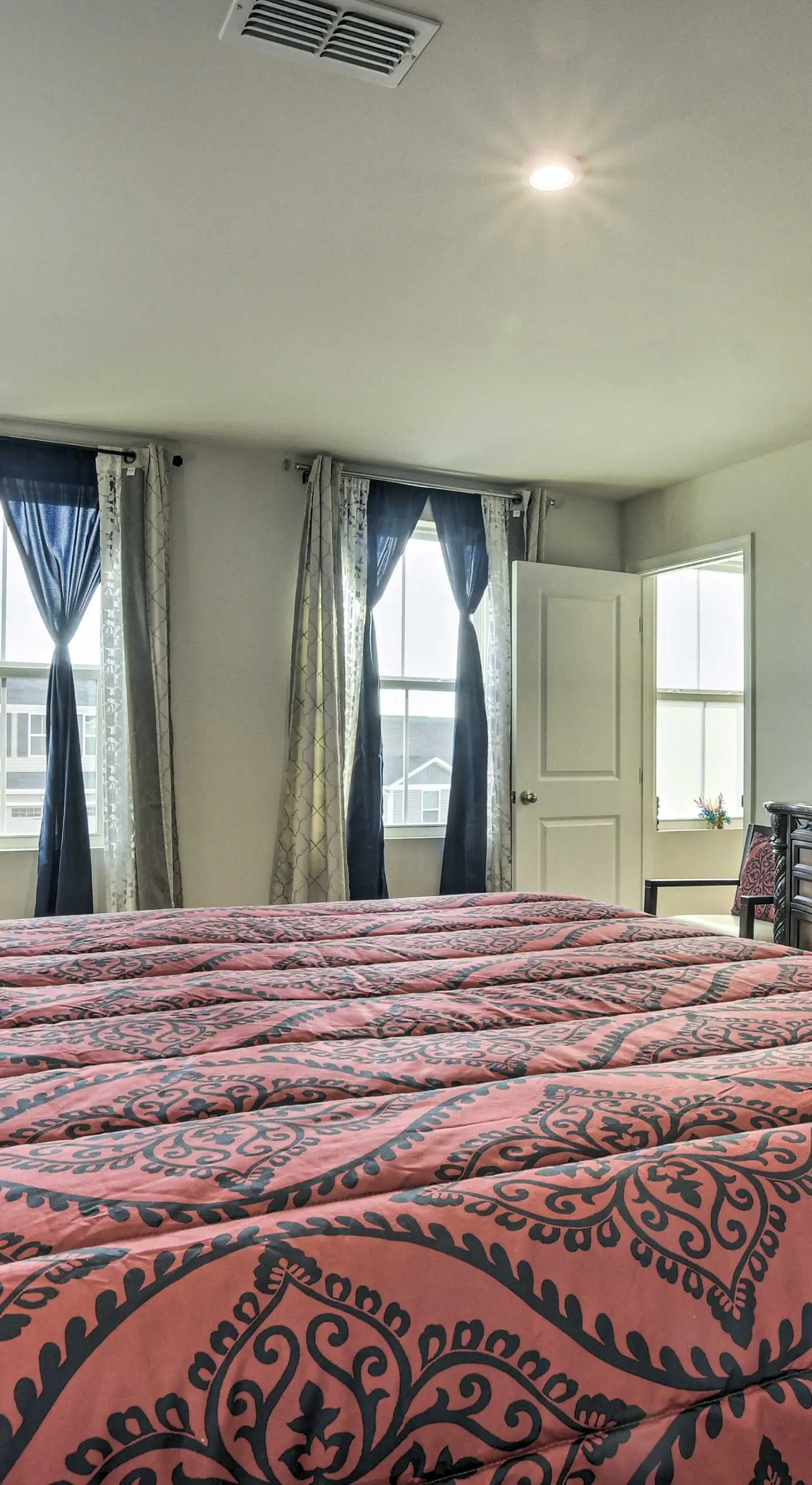 9 Mi to Duke University: Spacious Home w/ Yard!