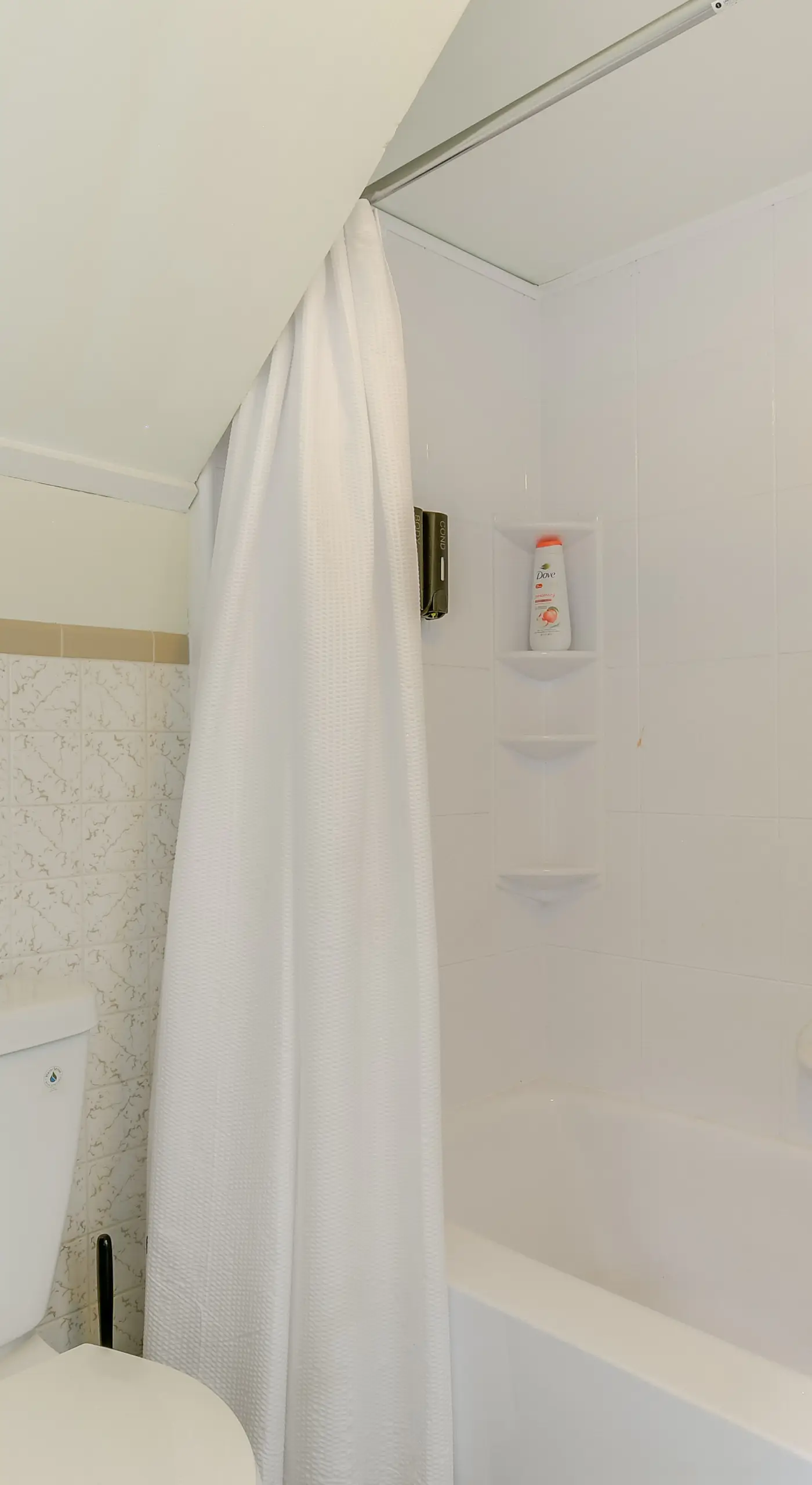 7 Mi to Dtwn Durham: Home w/ Hot Tub & Game Room!
