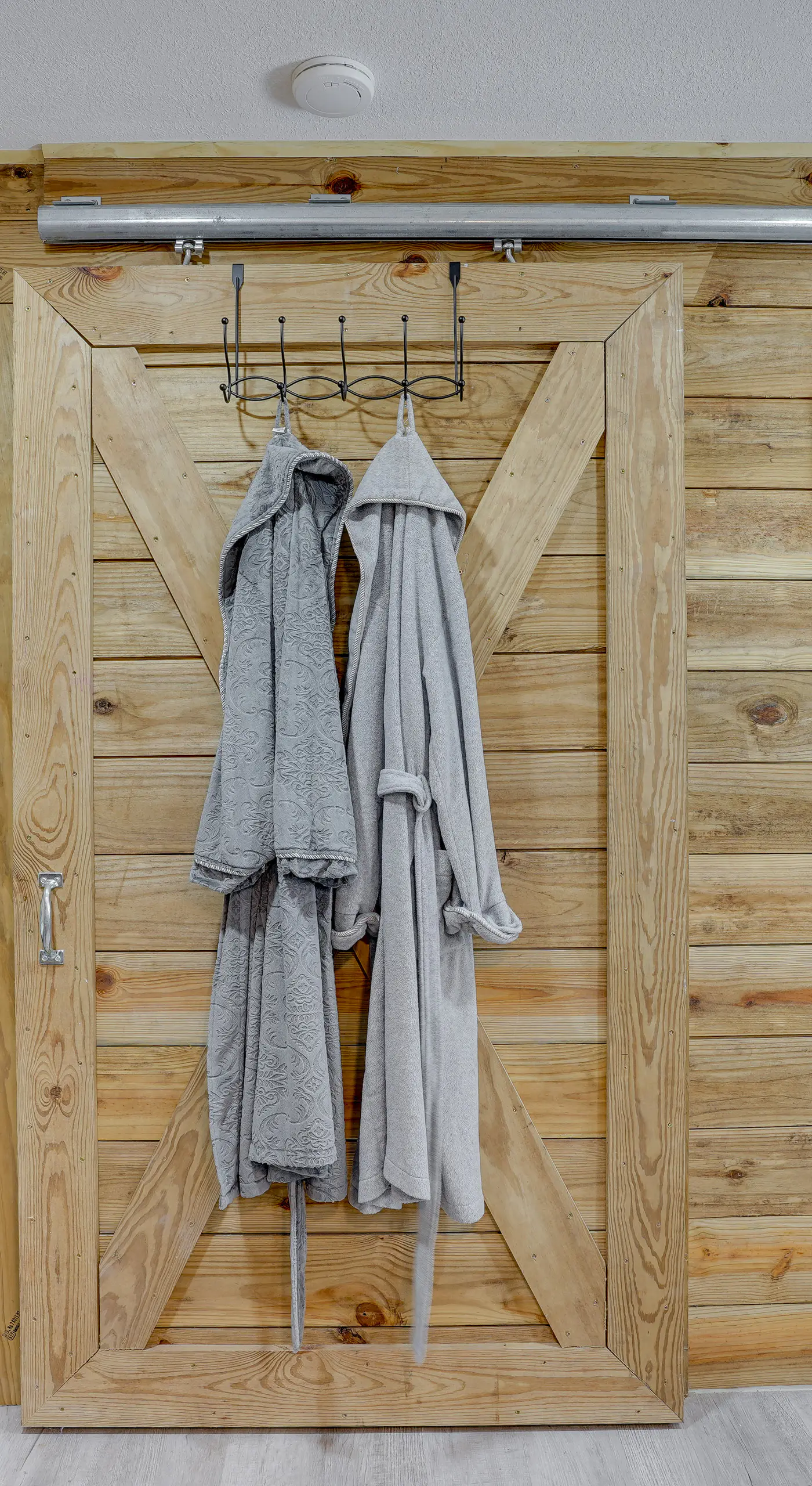Farm Stay: Modern Barndominium in Lakeland!