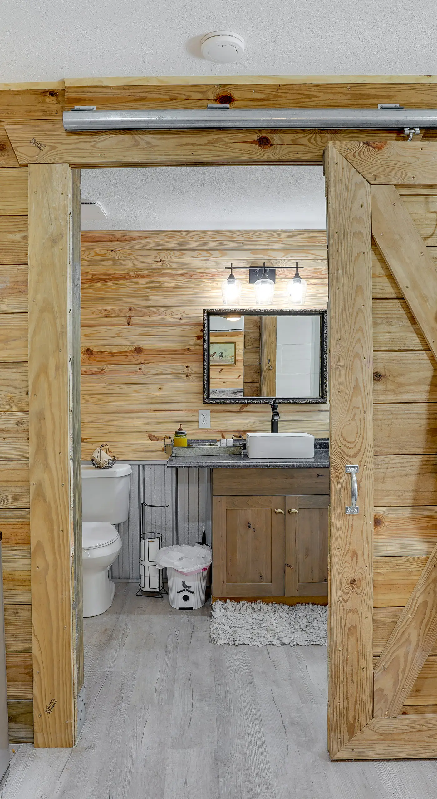 Farm Stay: Modern Barndominium in Lakeland!
