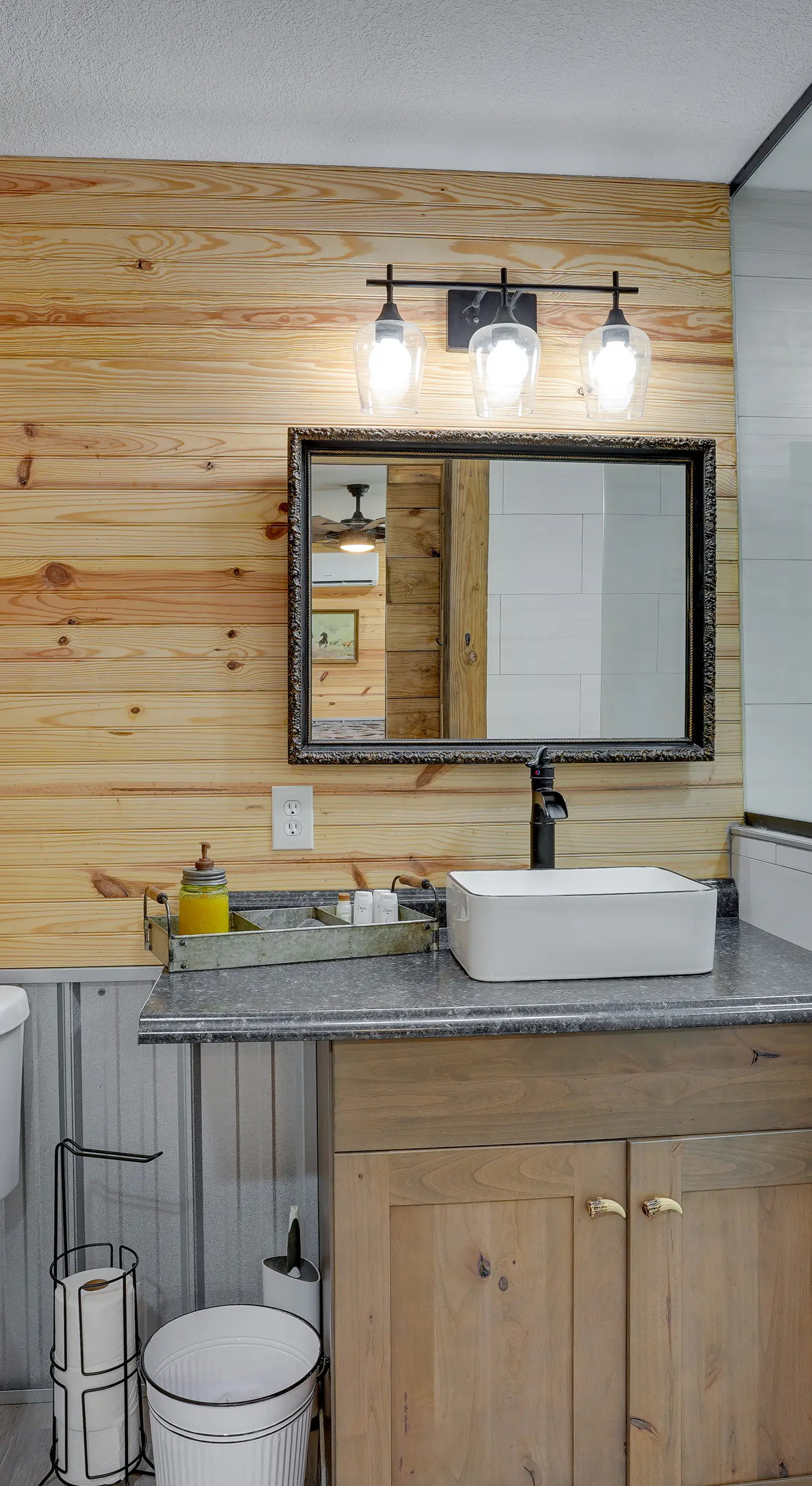 Farm Stay: Modern Barndominium in Lakeland!