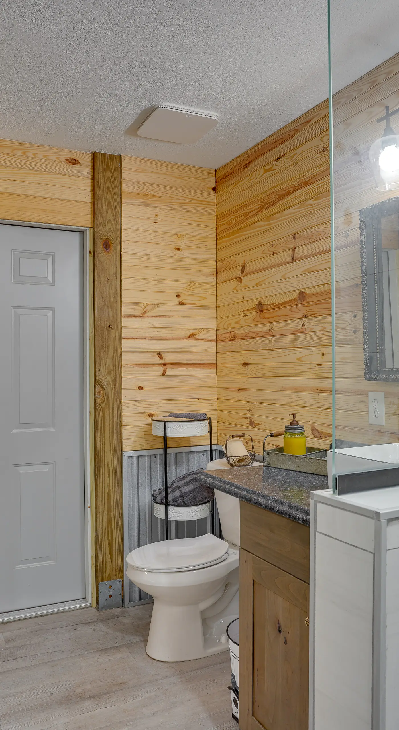 Farm Stay: Modern Barndominium in Lakeland!