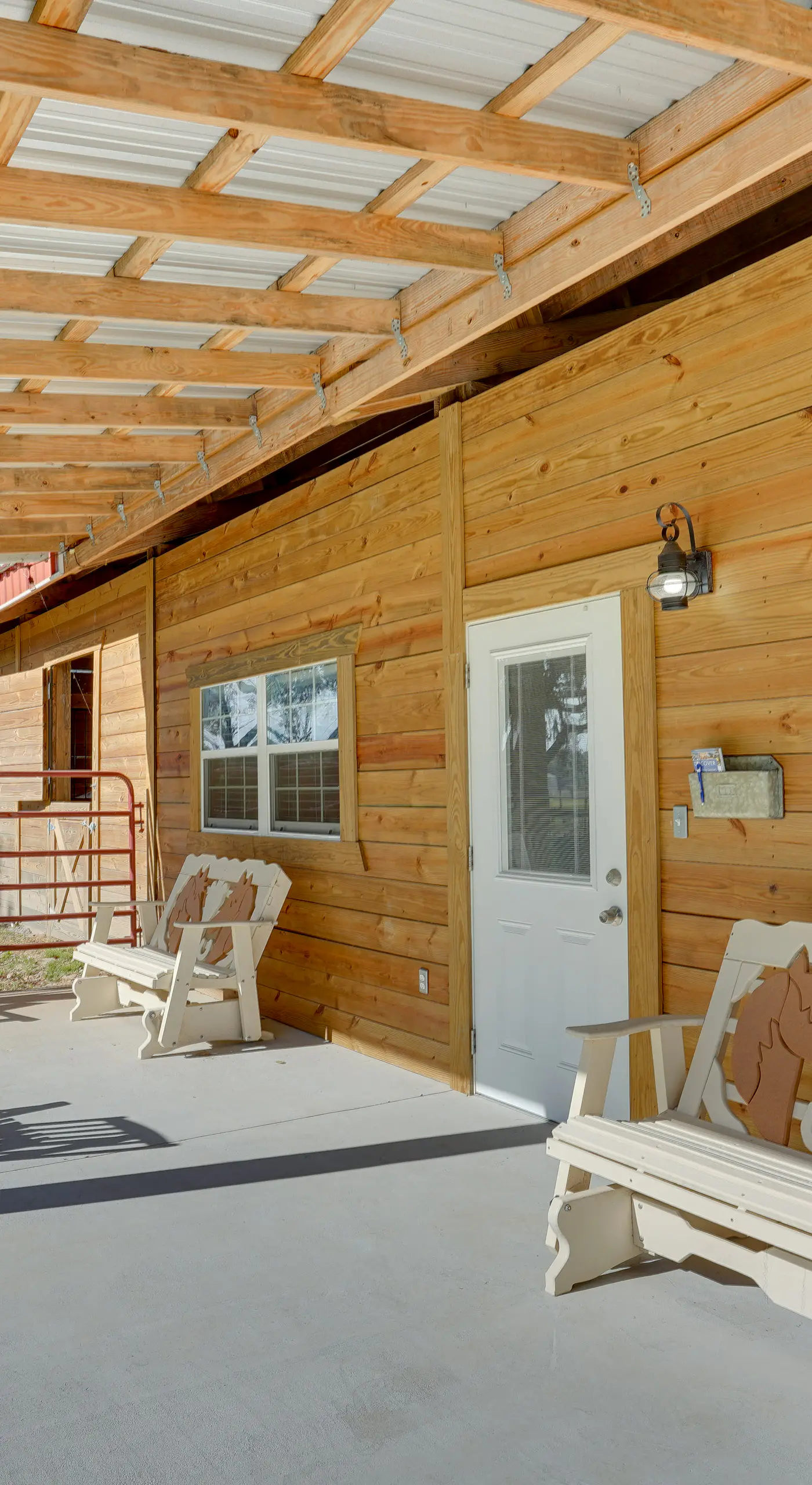 Farm Stay: Modern Barndominium in Lakeland!
