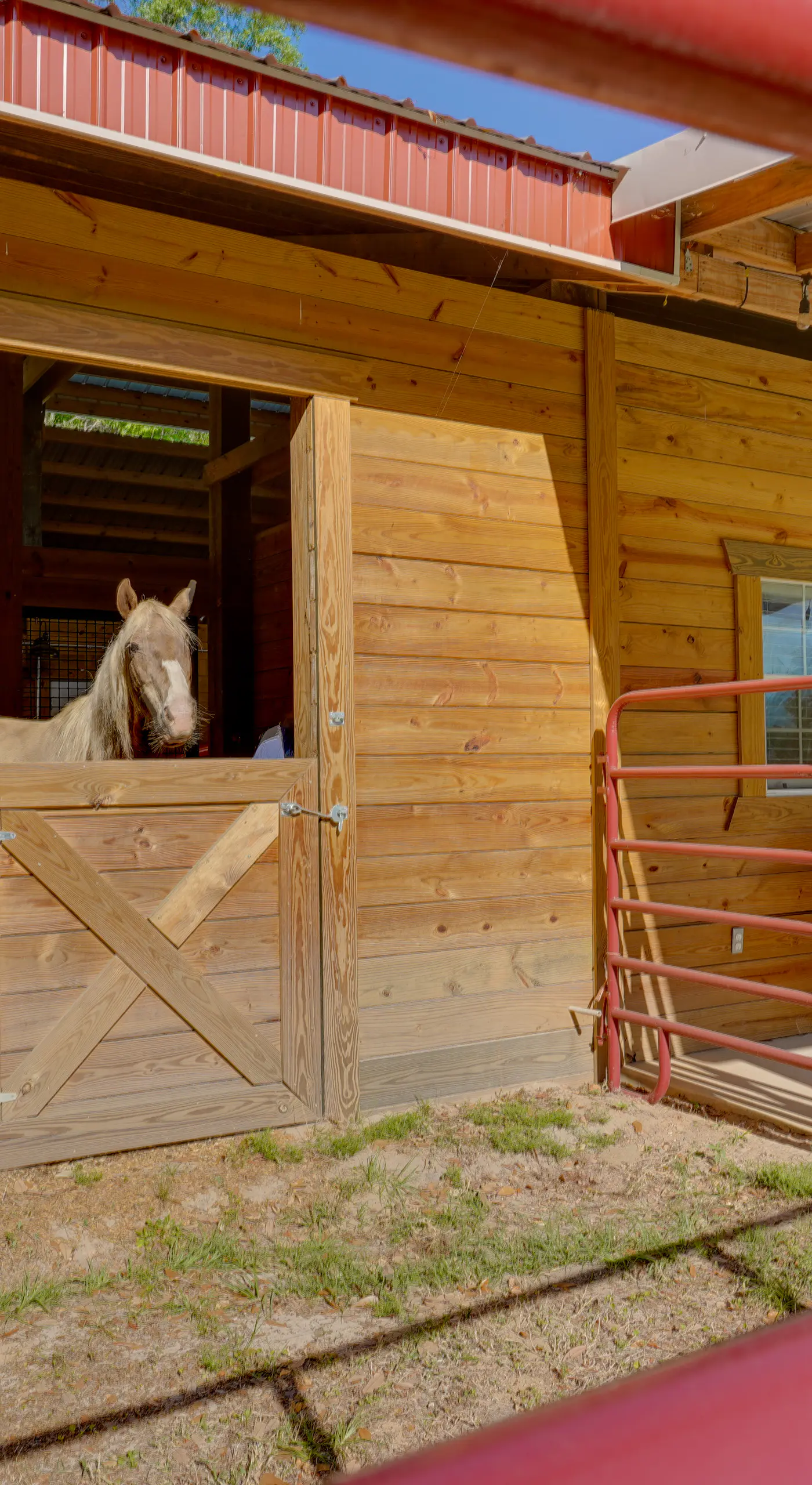 Farm Stay: Modern Barndominium in Lakeland!