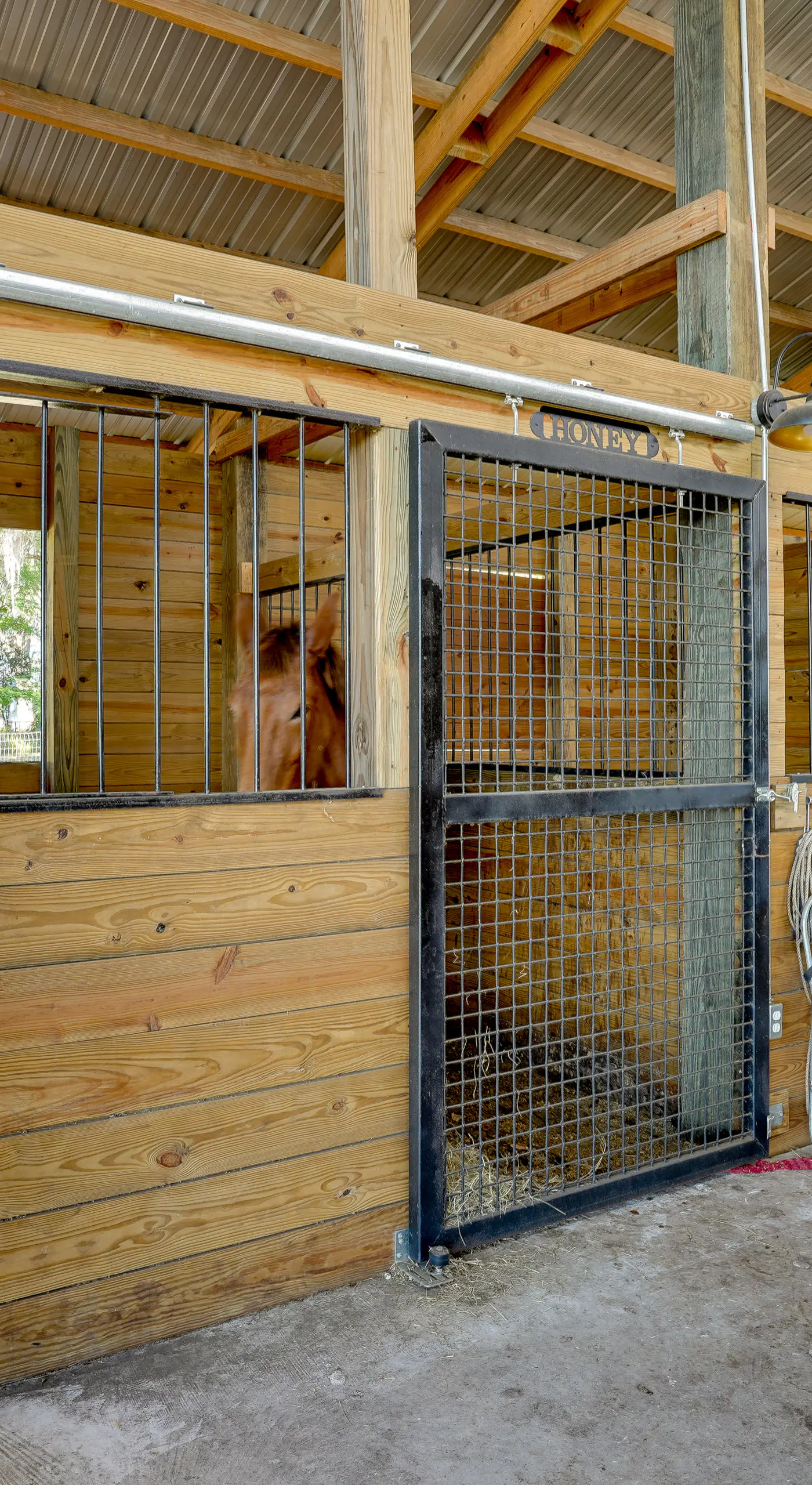 Farm Stay: Modern Barndominium in Lakeland!