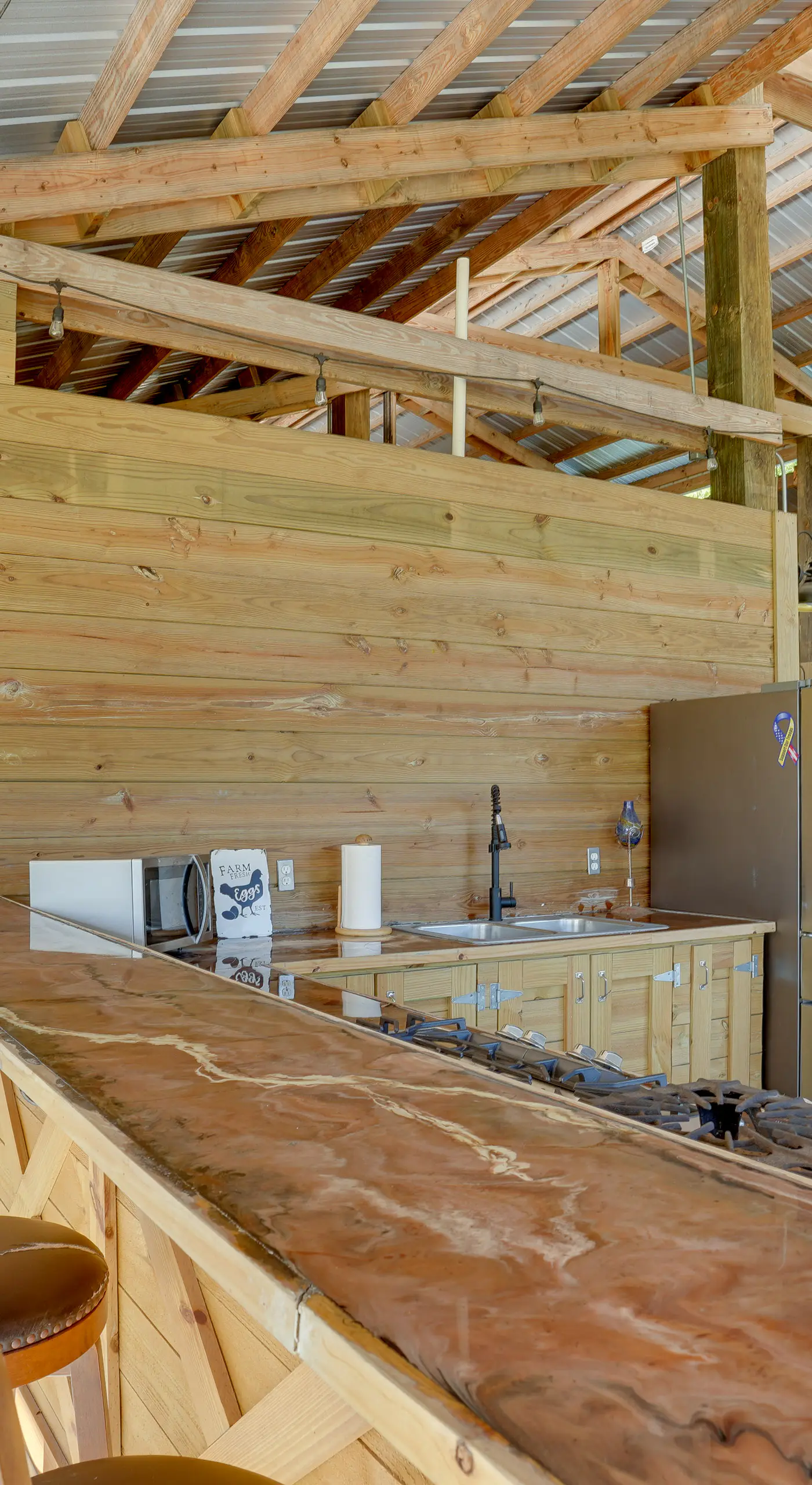 Farm Stay: Modern Barndominium in Lakeland!