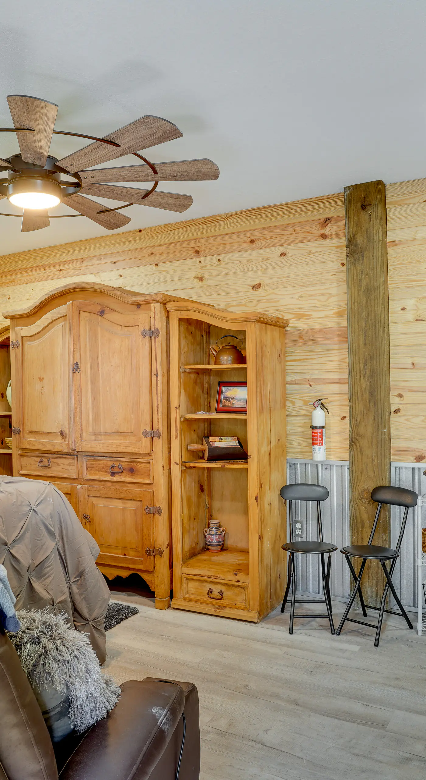 Farm Stay: Modern Barndominium in Lakeland!