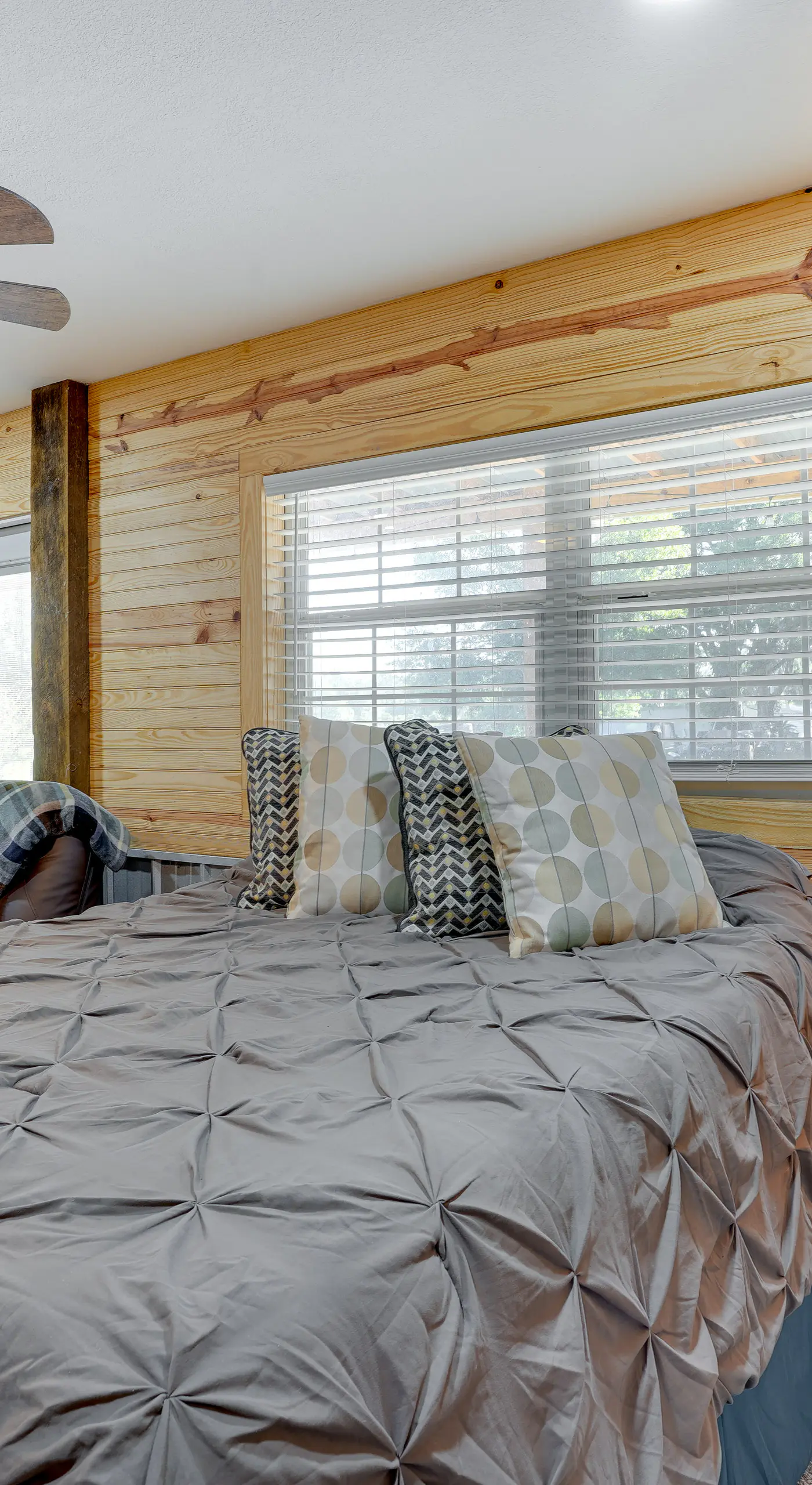 Farm Stay: Modern Barndominium in Lakeland!