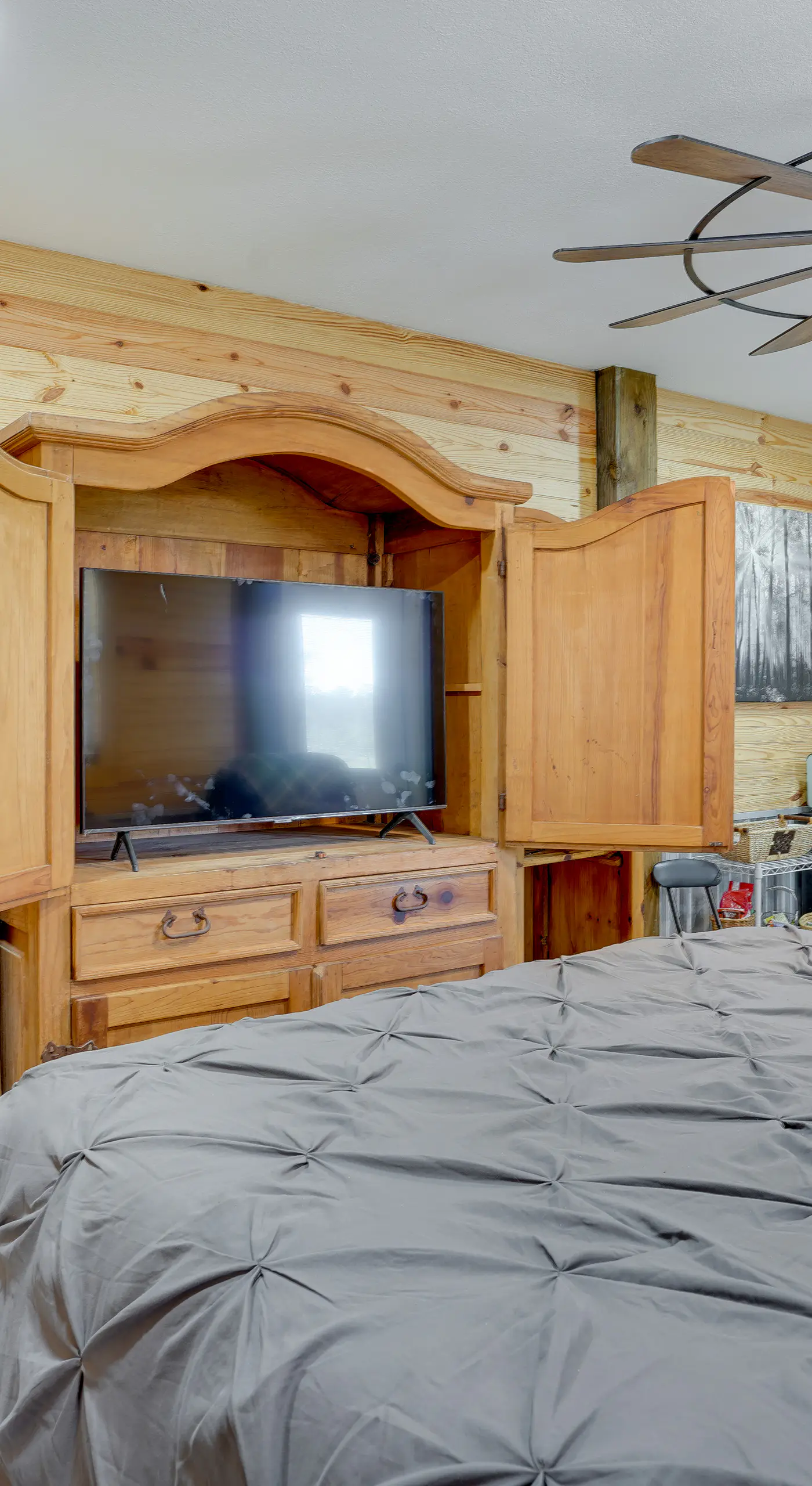 Farm Stay: Modern Barndominium in Lakeland!