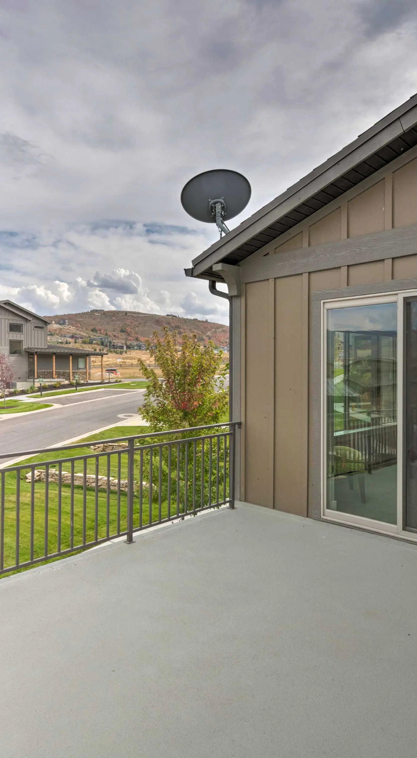 Modern Huntsville Resort Retreat w/ Deck & Hot Tub