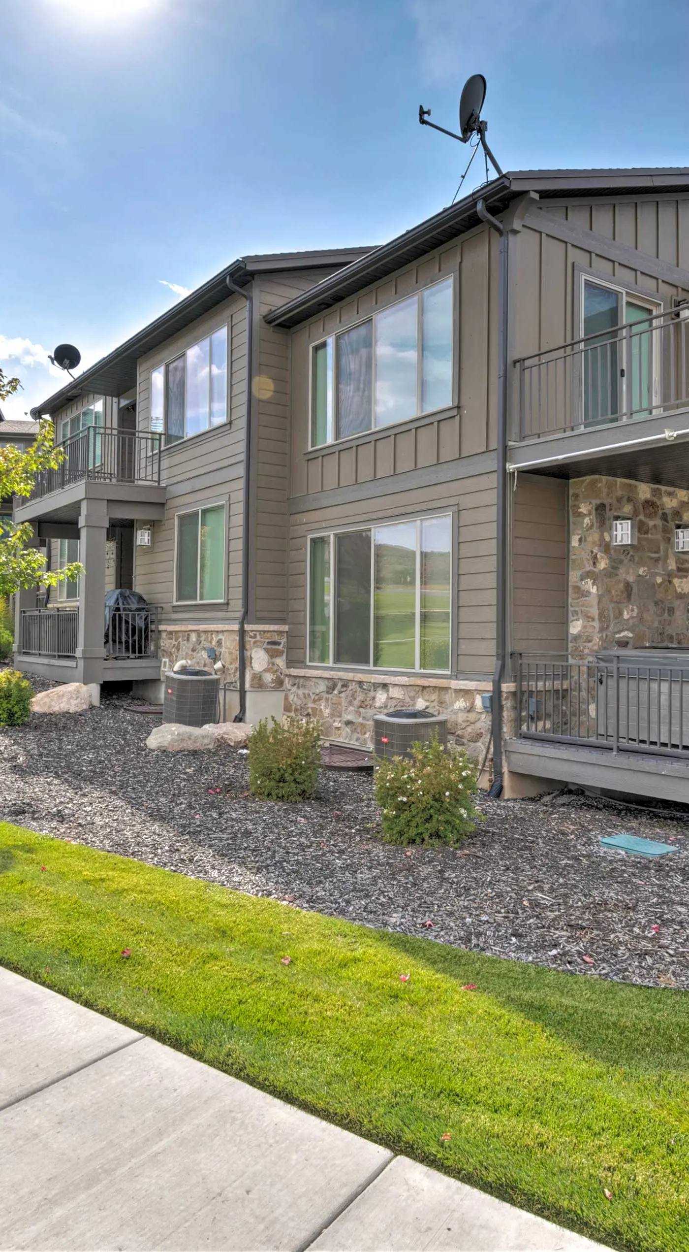 Modern Huntsville Resort Retreat w/ Deck & Hot Tub