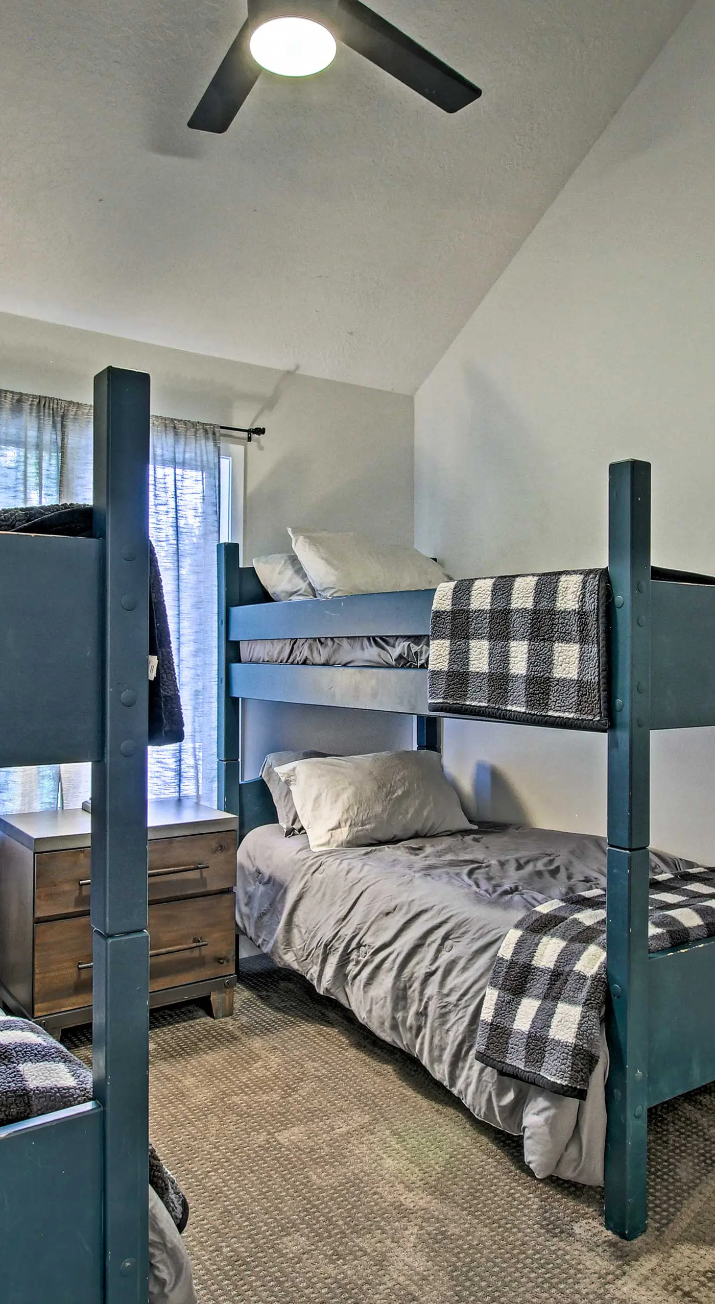 Contemporary Family Condo by Pineview Reservoir!